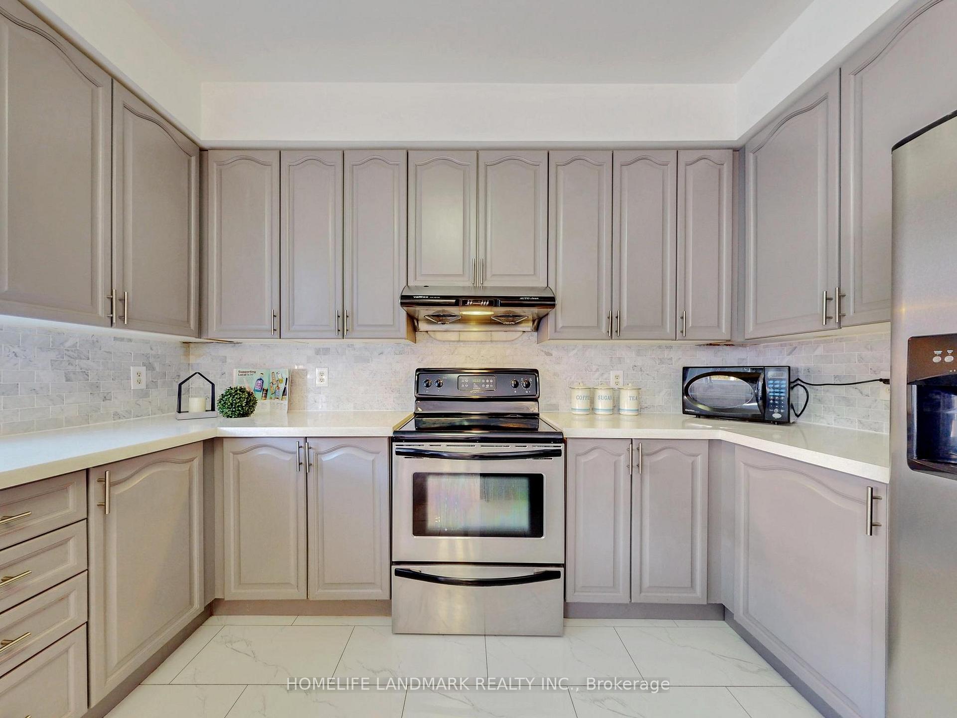 Photo 9 of 6 Saxony Drive, Markham, Berczy — HOMEH