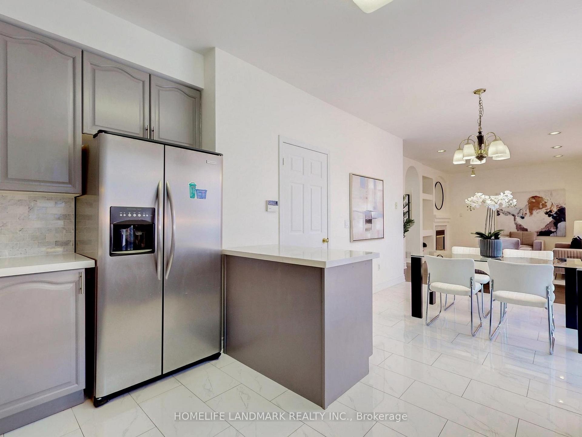 Photo 10 of 6 Saxony Drive, Markham, Berczy — HOMEH