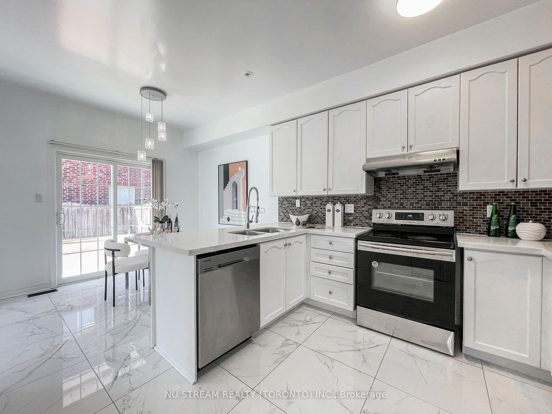 Photo 12 of 112 Gable Avenue, Markham, Berczy — HOMEH