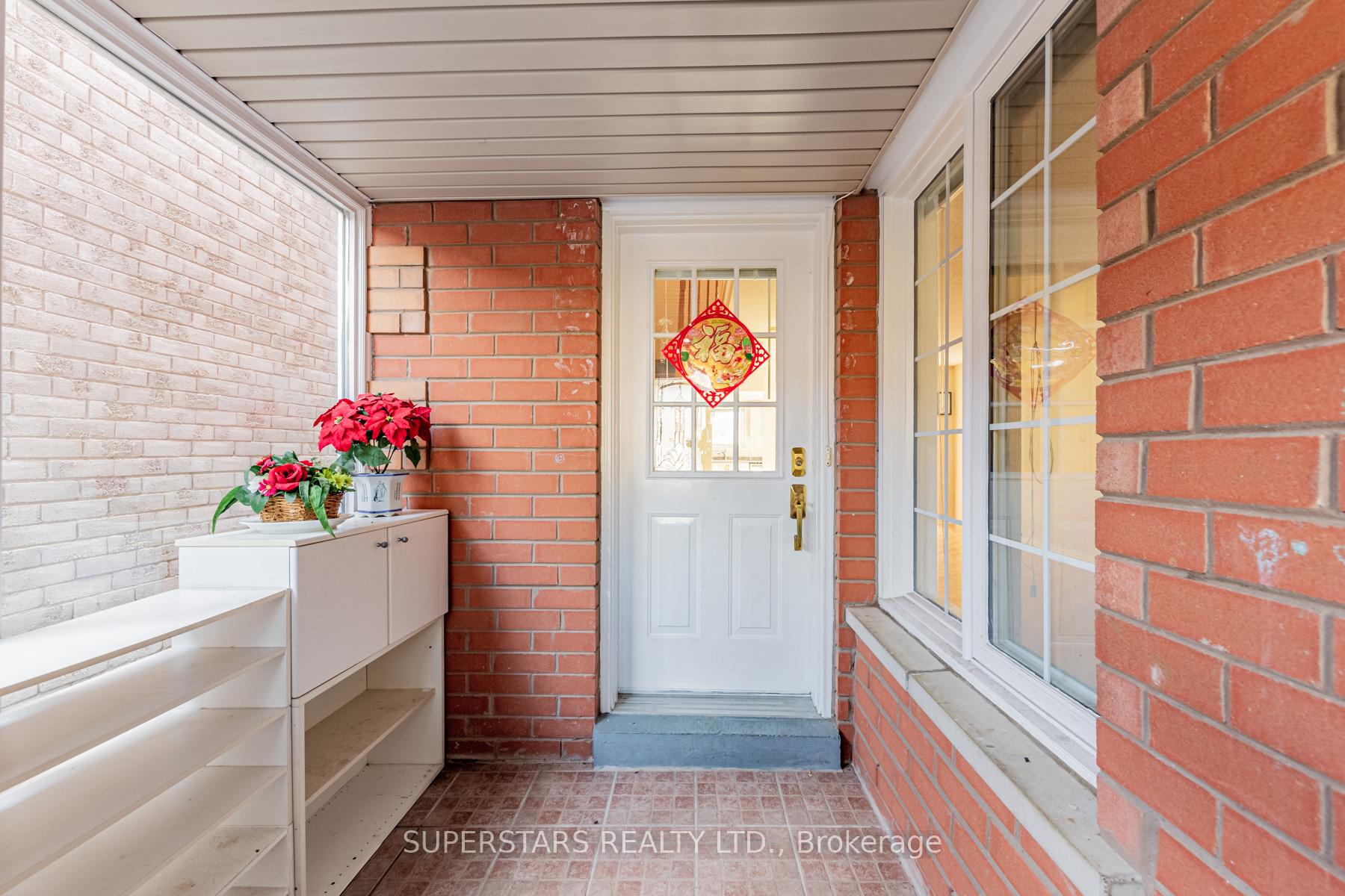 Photo 3 of 40 Mindy Crescent, Markham, Middlefield — HOMEH