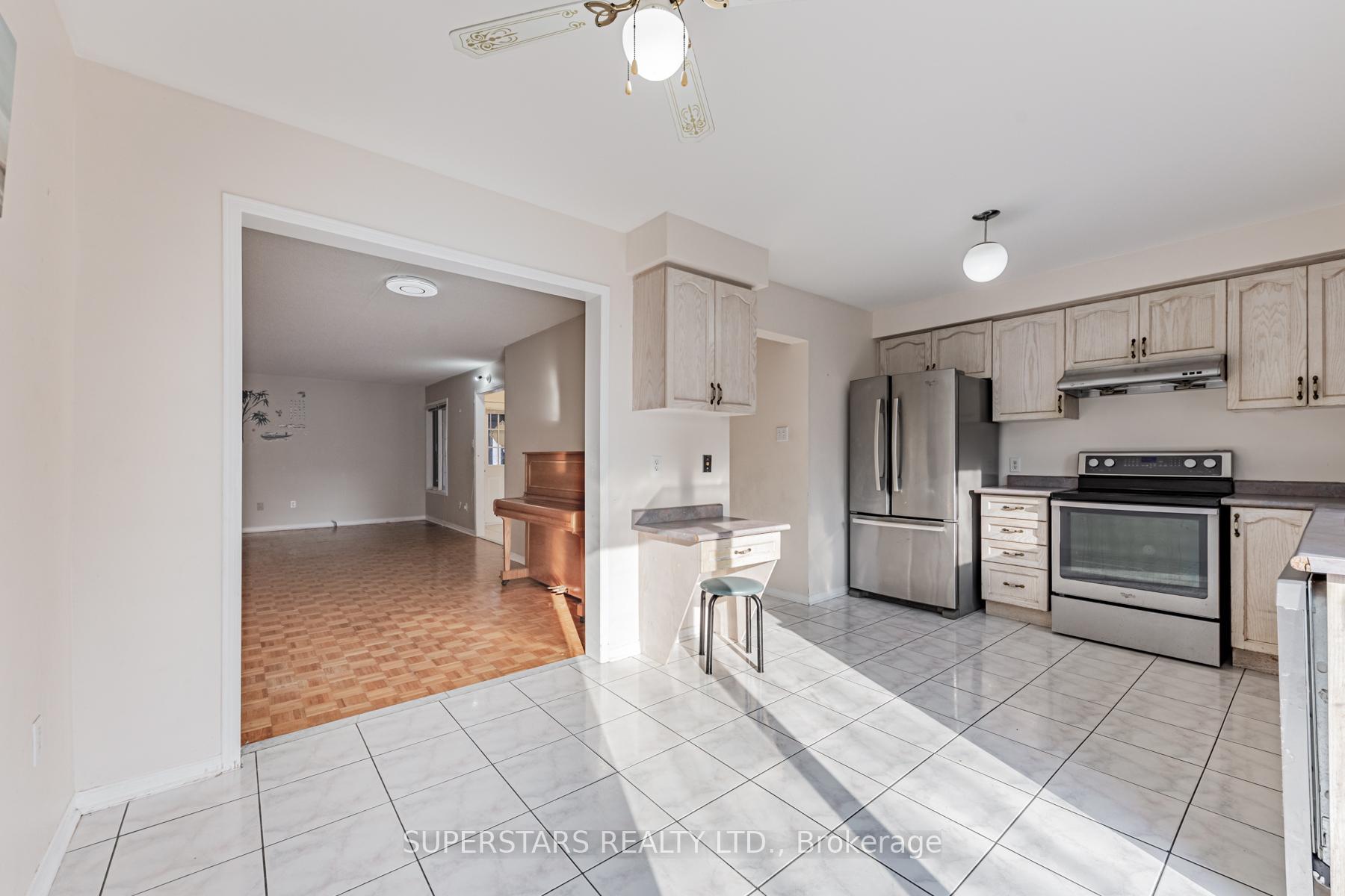 Photo 9 of 40 Mindy Crescent, Markham, Middlefield — HOMEH