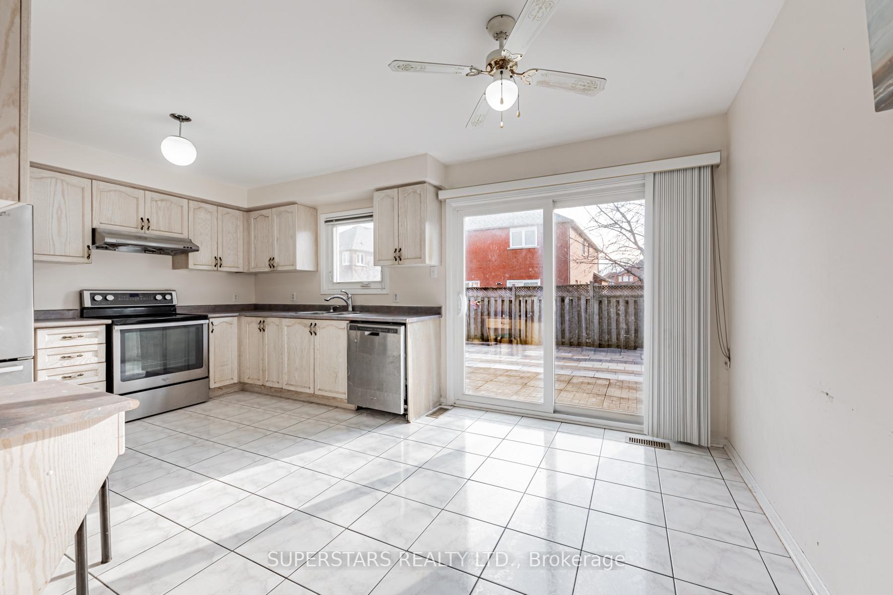 Photo 10 of 40 Mindy Crescent, Markham, Middlefield — HOMEH