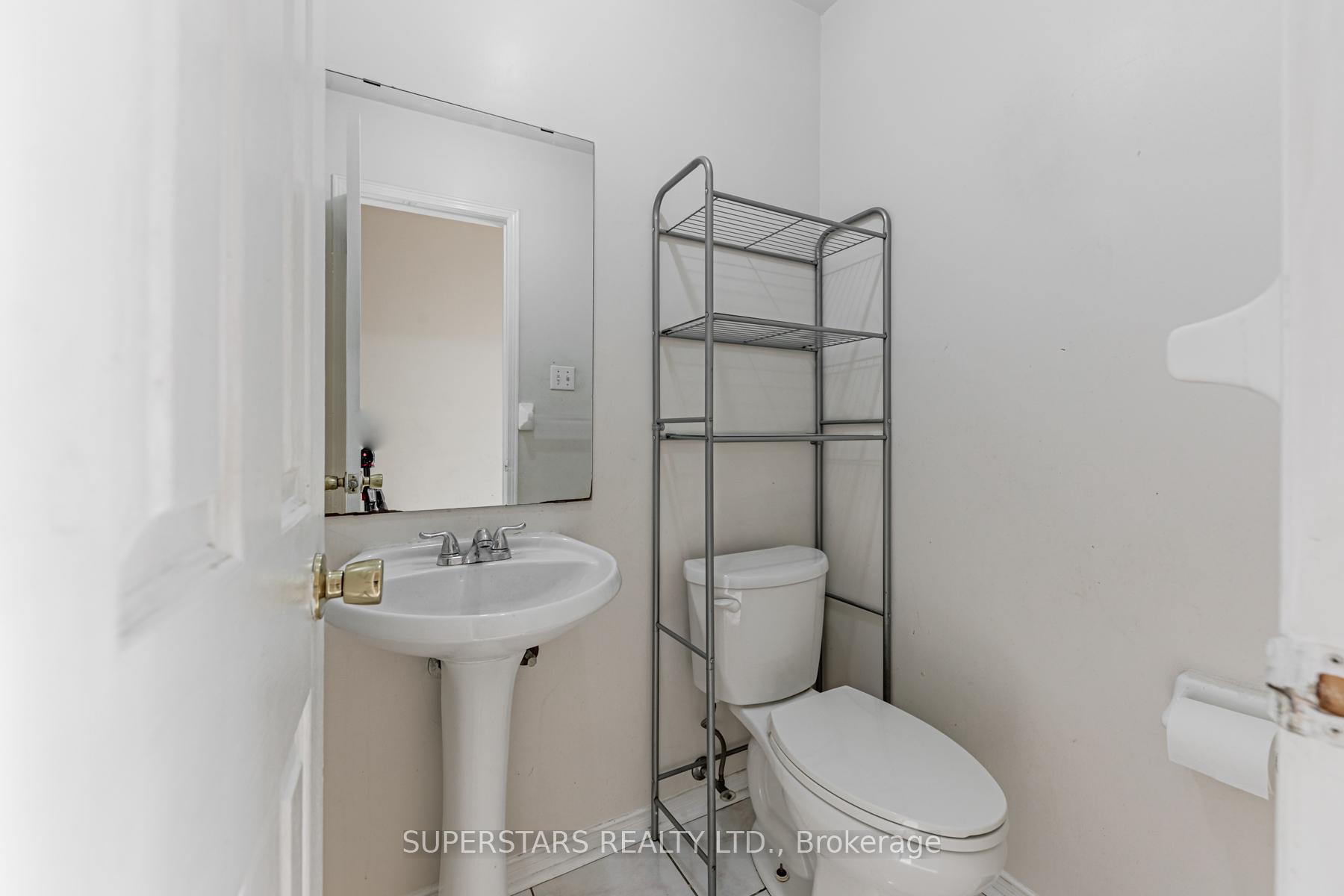 Photo 12 of 40 Mindy Crescent, Markham, Middlefield — HOMEH