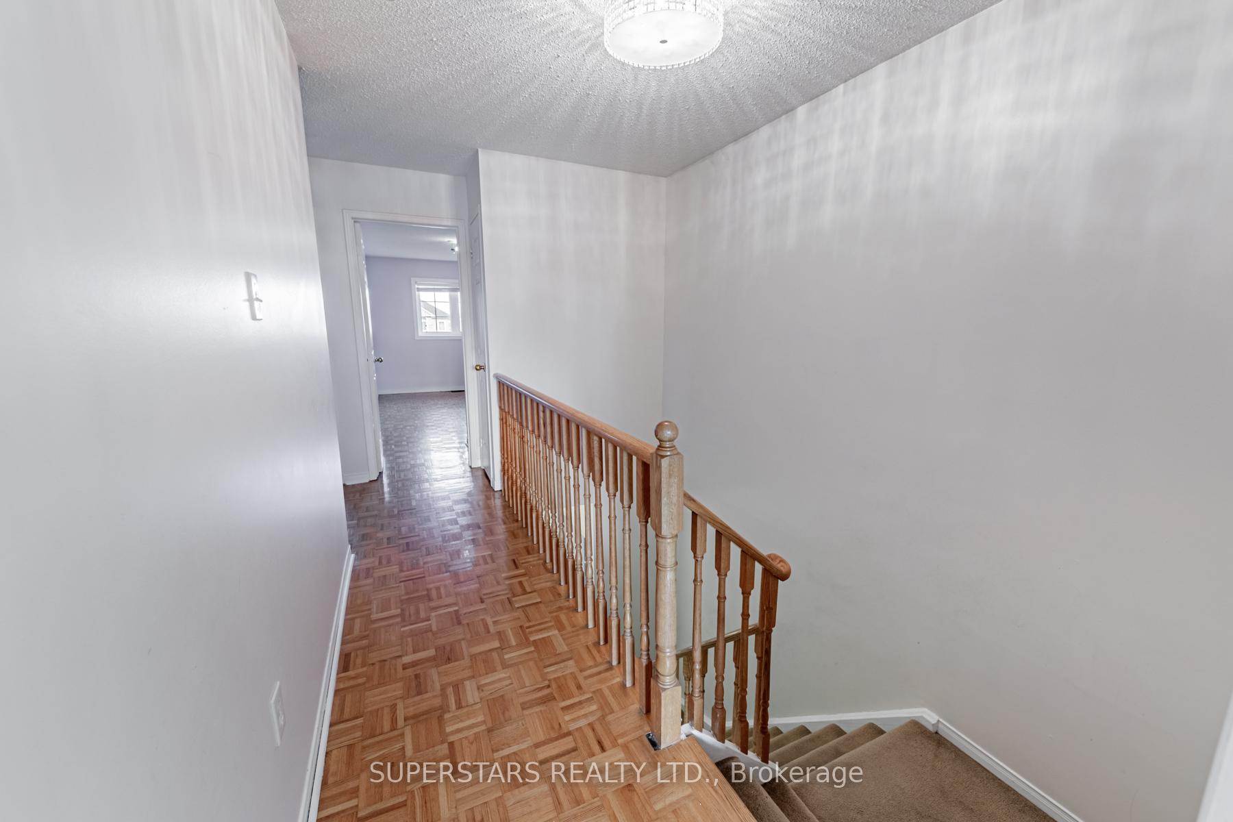 Photo 13 of 40 Mindy Crescent, Markham, Middlefield — HOMEH