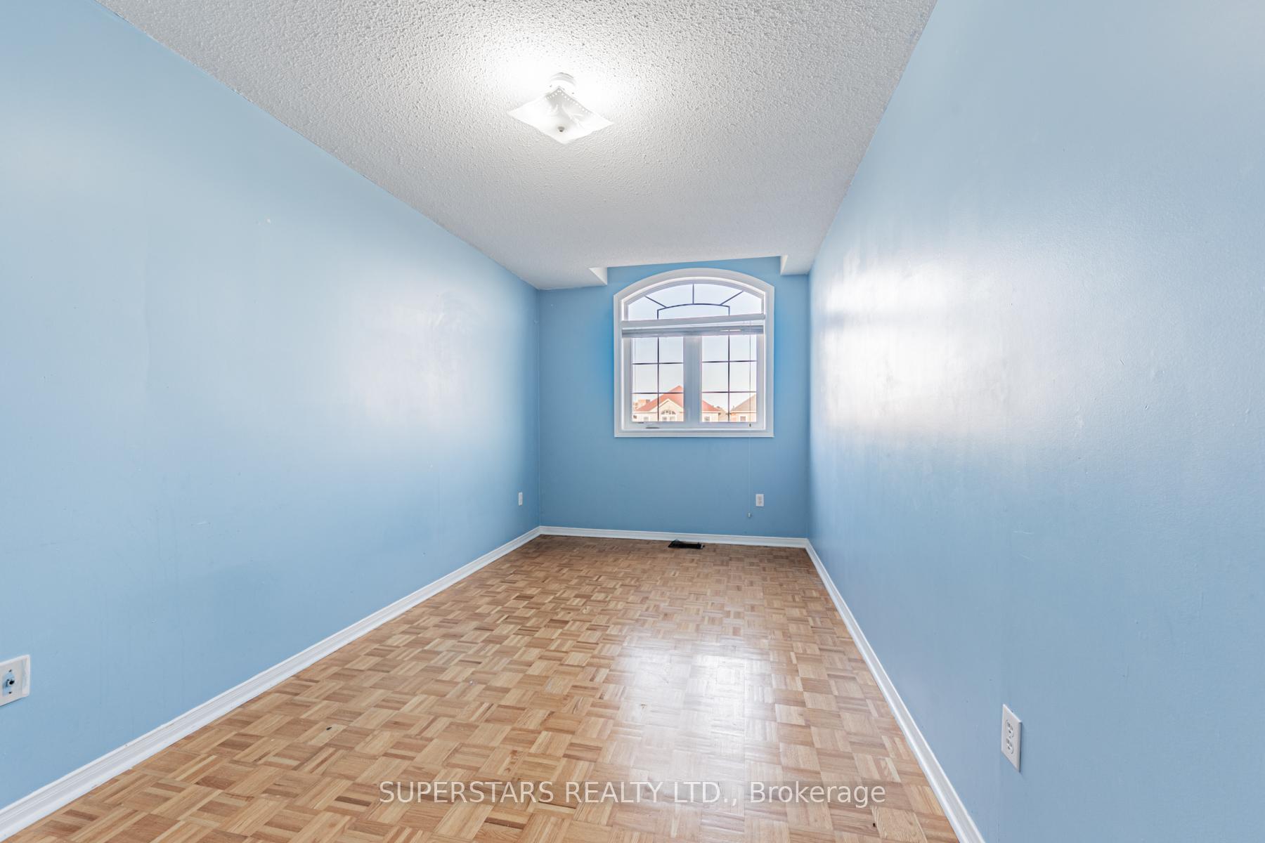 Photo 17 of 40 Mindy Crescent, Markham, Middlefield — HOMEH