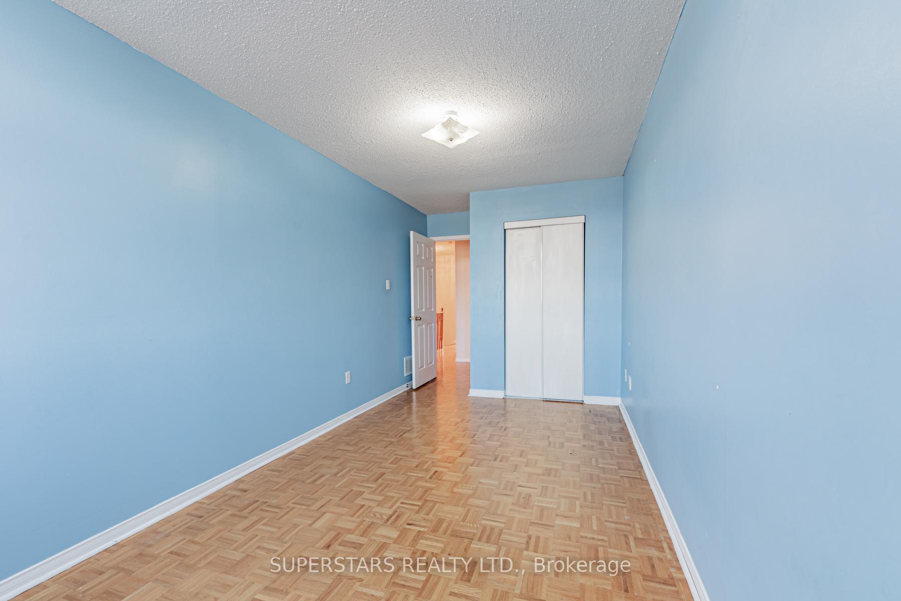 Photo 18 of 40 Mindy Crescent, Markham, Middlefield — HOMEH