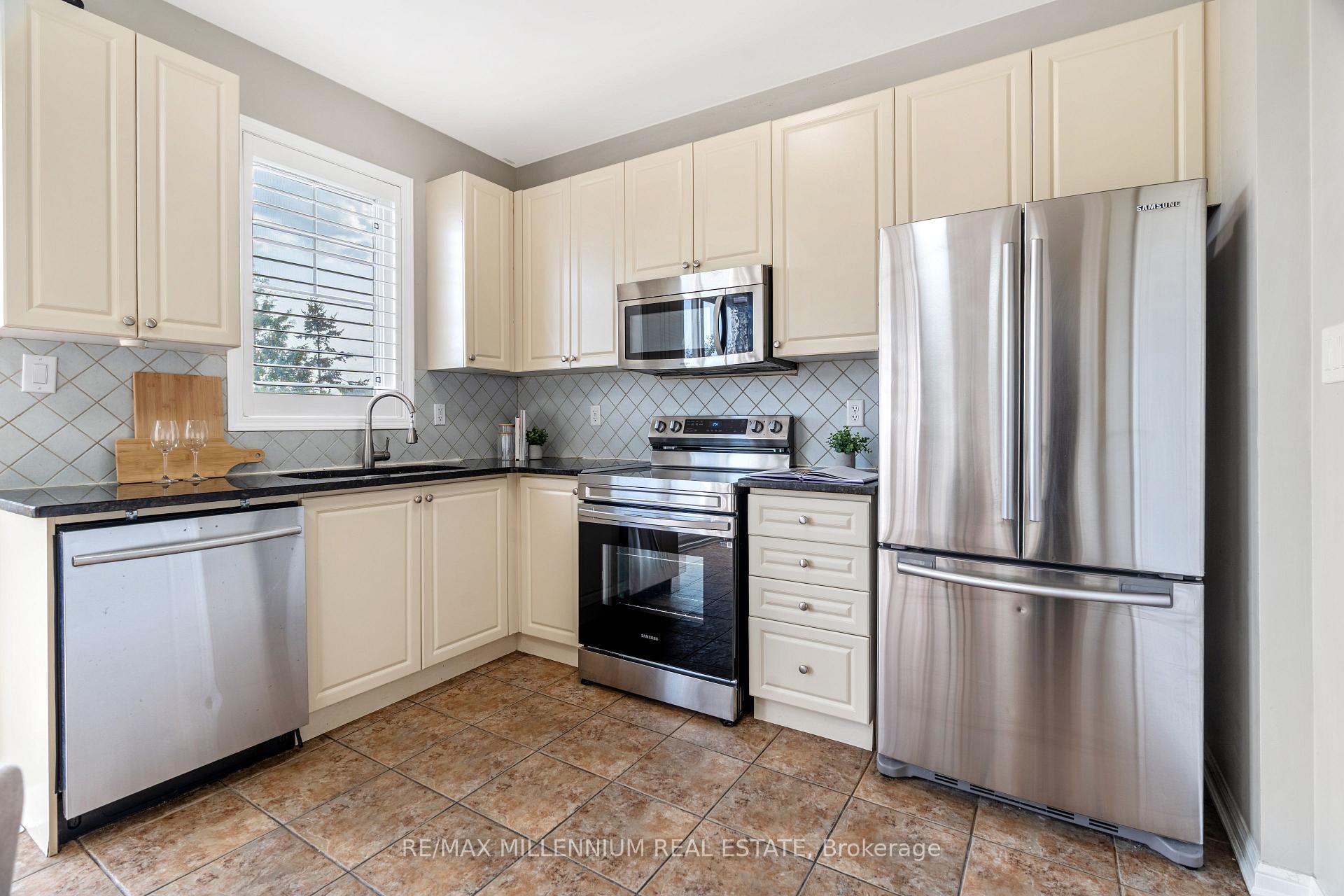 Photo 11 of 676 Snider Terrace, Milton, Coates — HOMEH