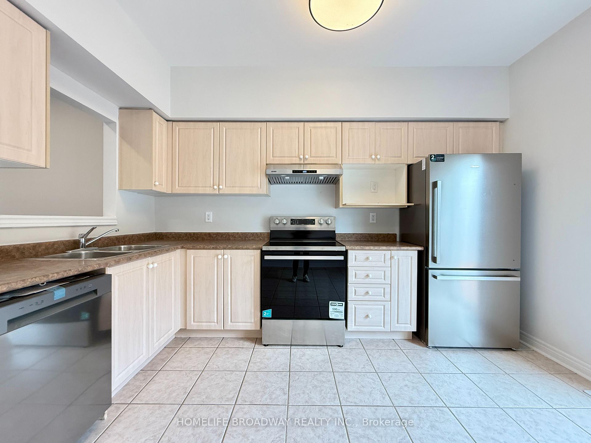 Photo 3 of 31 Park Common Boulevard, Markham, Commerce Valley — HOMEH