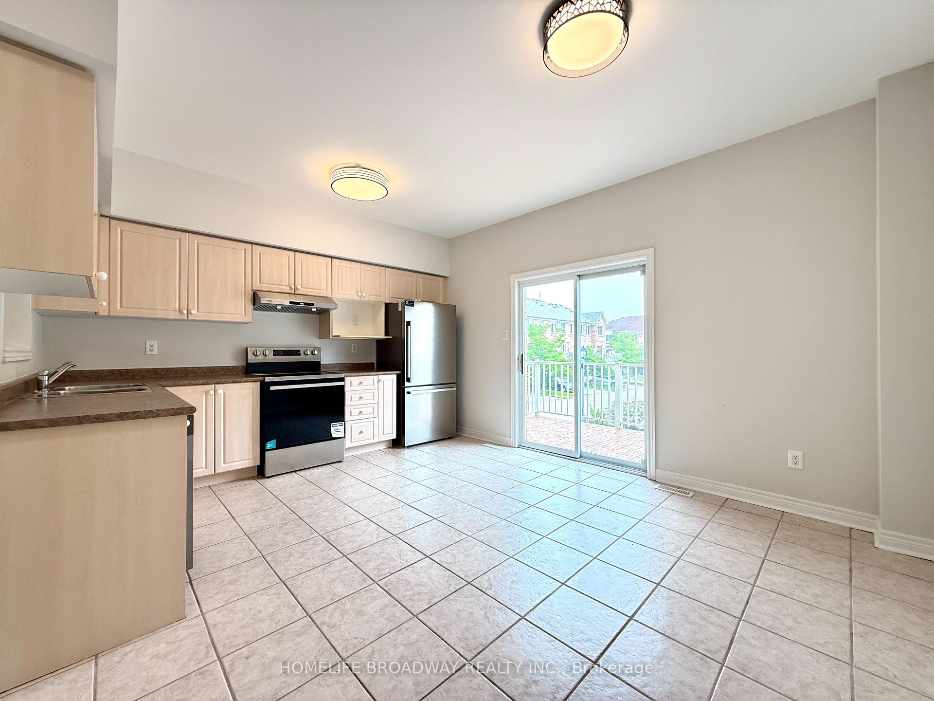 Photo 4 of 31 Park Common Boulevard, Markham, Commerce Valley — HOMEH