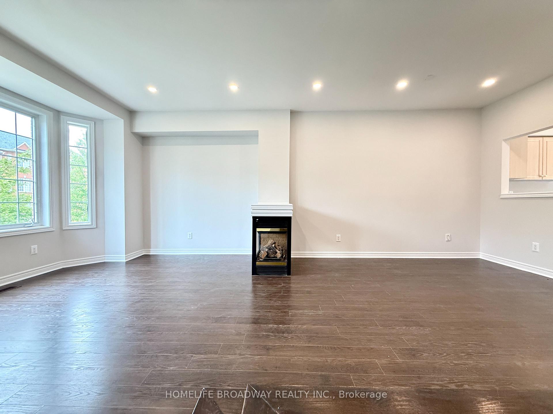 Photo 9 of 31 Park Common Boulevard, Markham, Commerce Valley — HOMEH