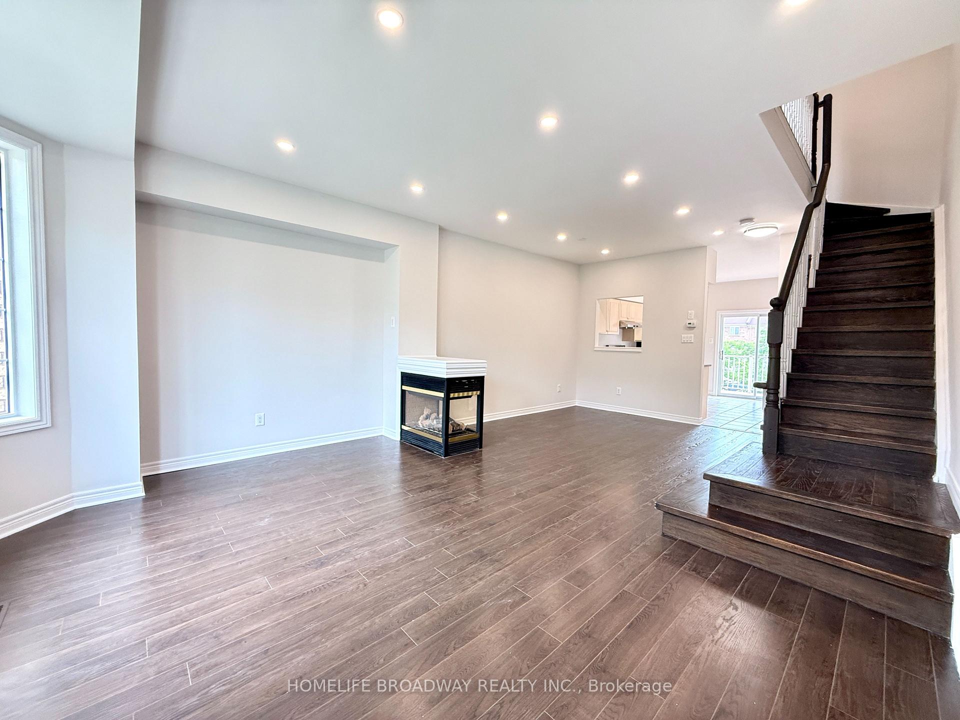 Photo 10 of 31 Park Common Boulevard, Markham, Commerce Valley — HOMEH
