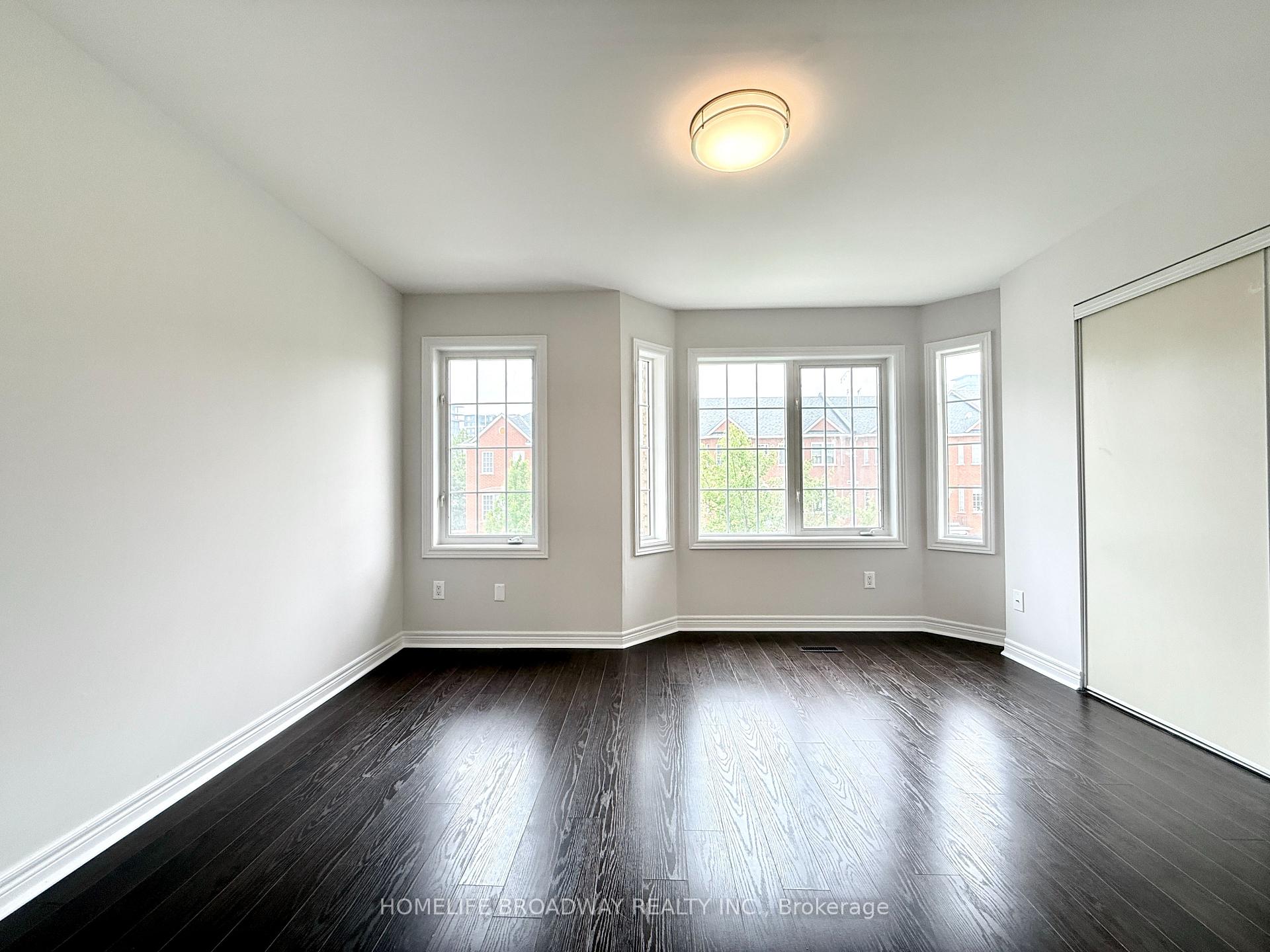 Photo 11 of 31 Park Common Boulevard, Markham, Commerce Valley — HOMEH