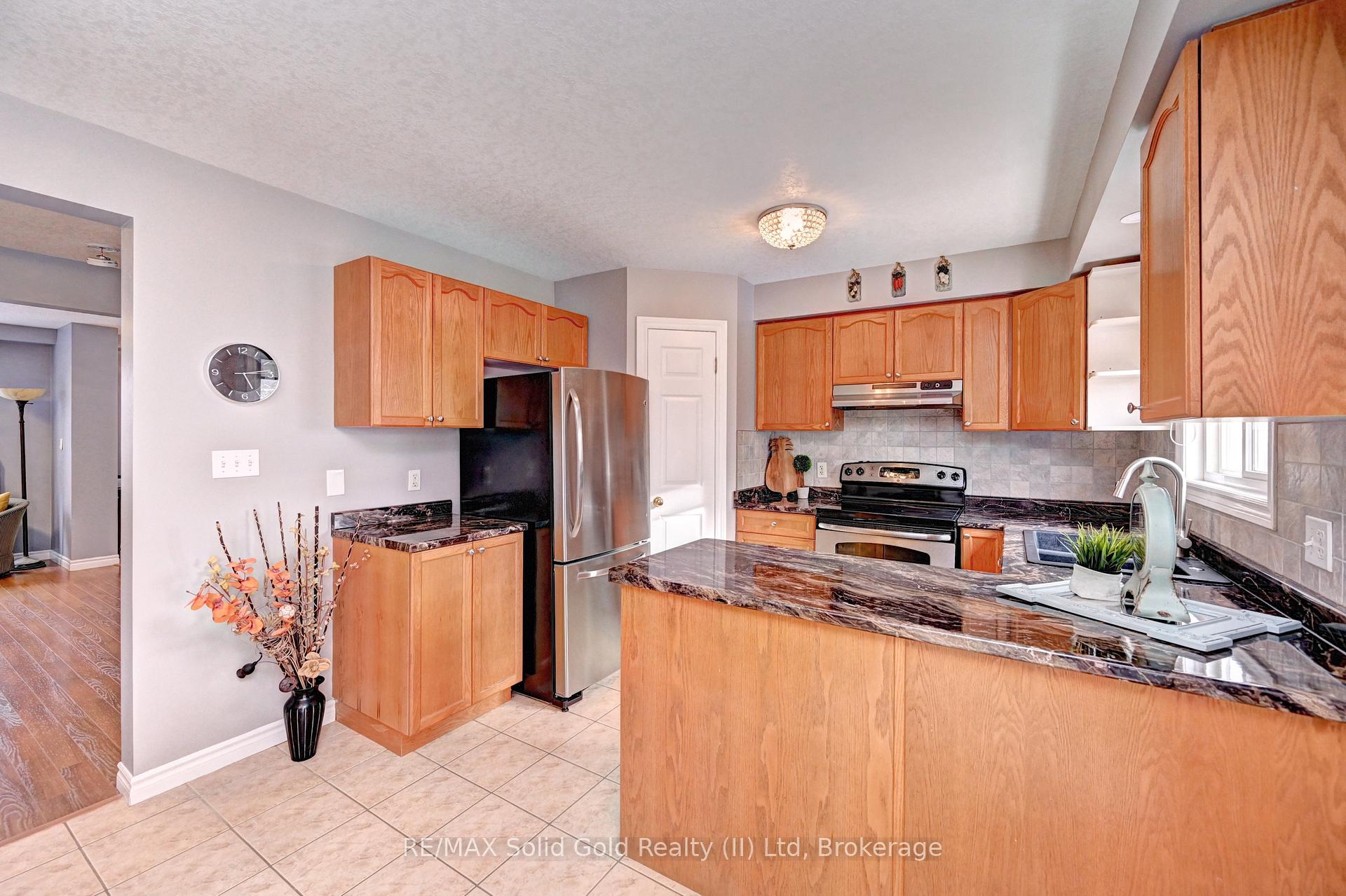 Photo 12 of 85 Ralgreen Crescent, Kitchener — HOMEH