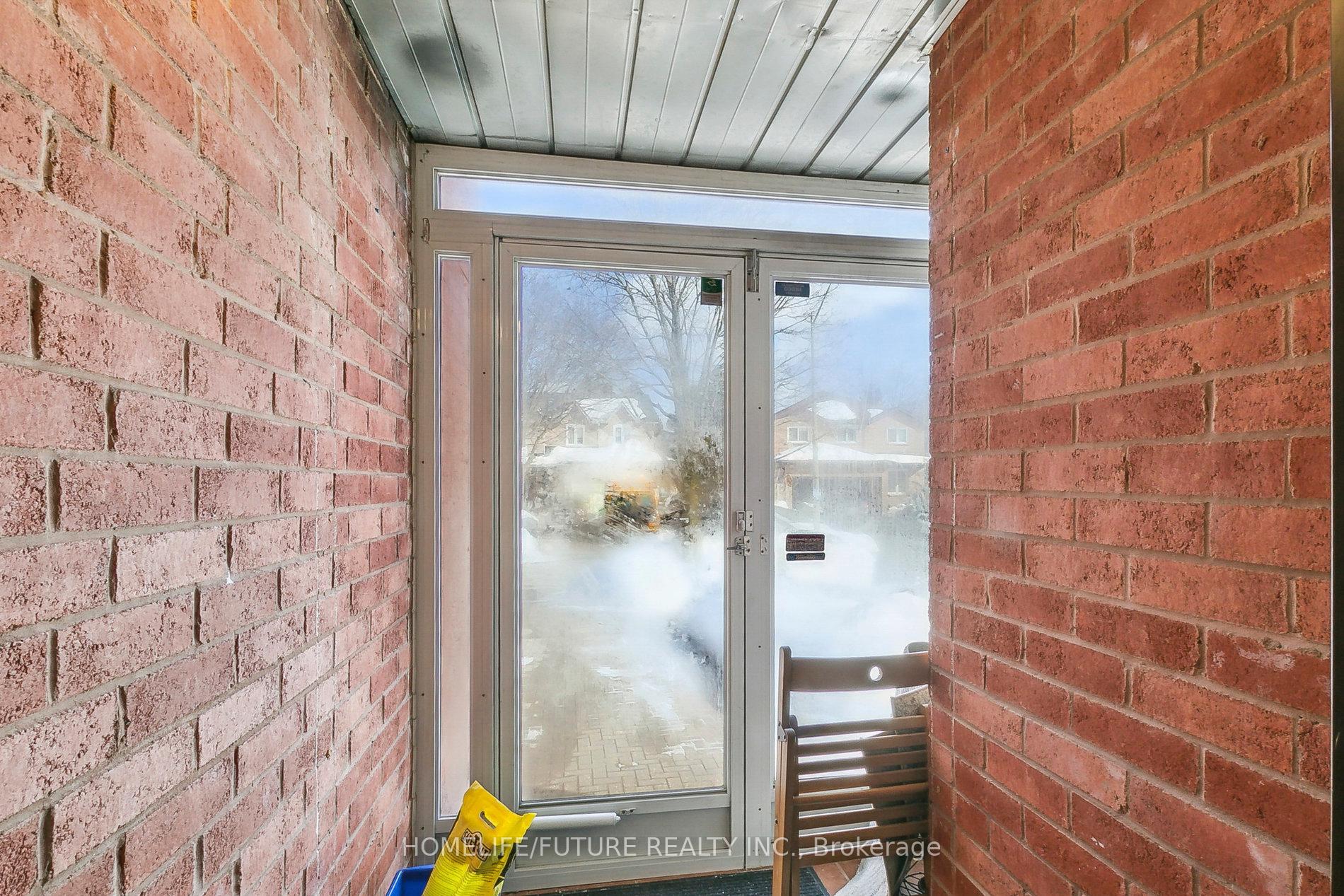 Photo 3 of 44 Norman Ross Drive, Markham, Middlefield — HOMEH