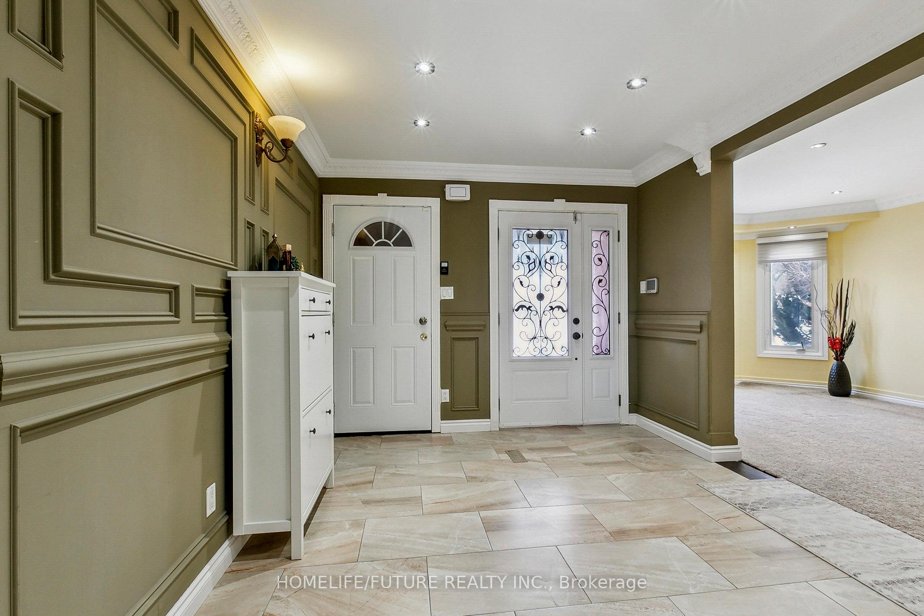 Photo 4 of 44 Norman Ross Drive, Markham, Middlefield — HOMEH