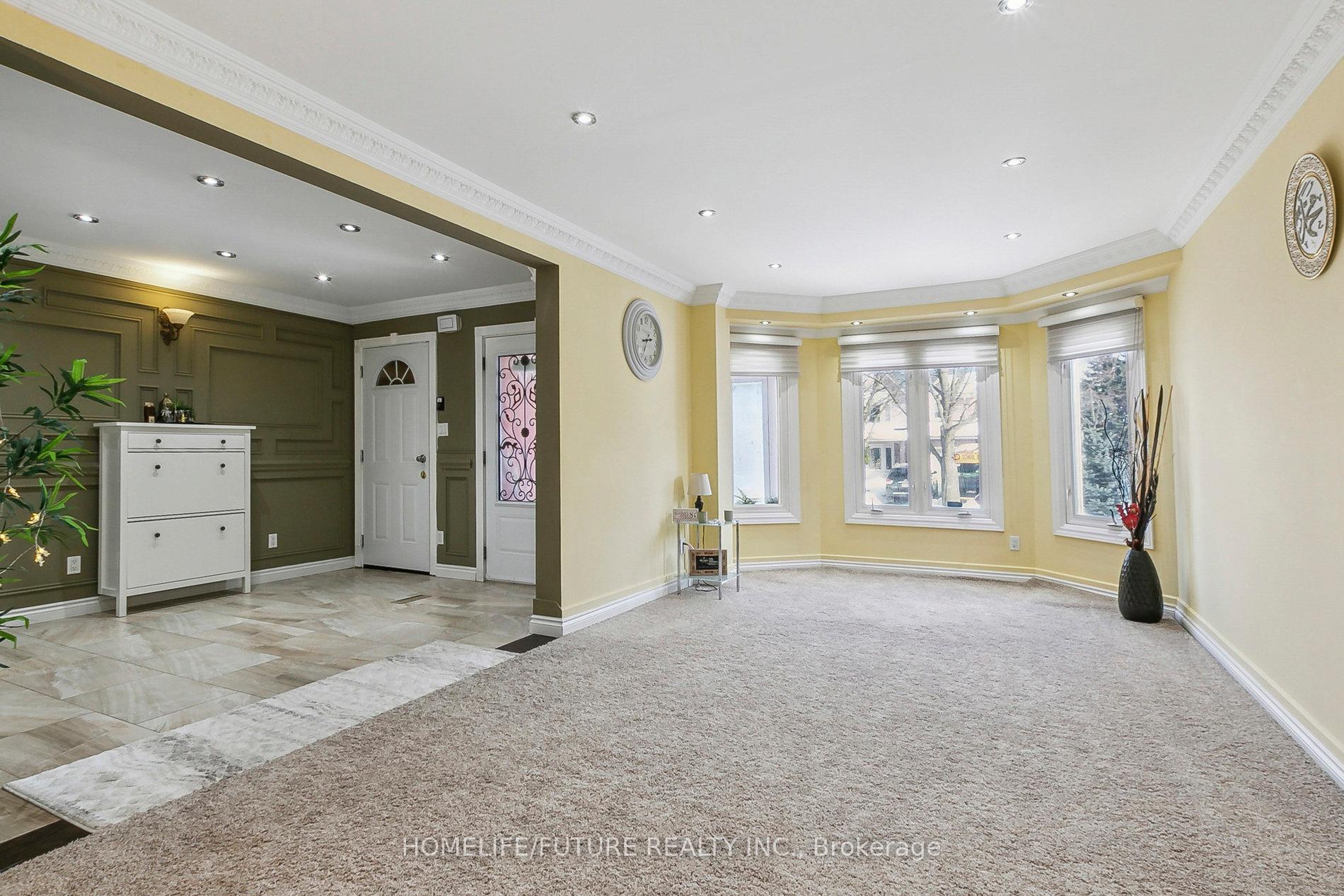 Photo 7 of 44 Norman Ross Drive, Markham, Middlefield — HOMEH