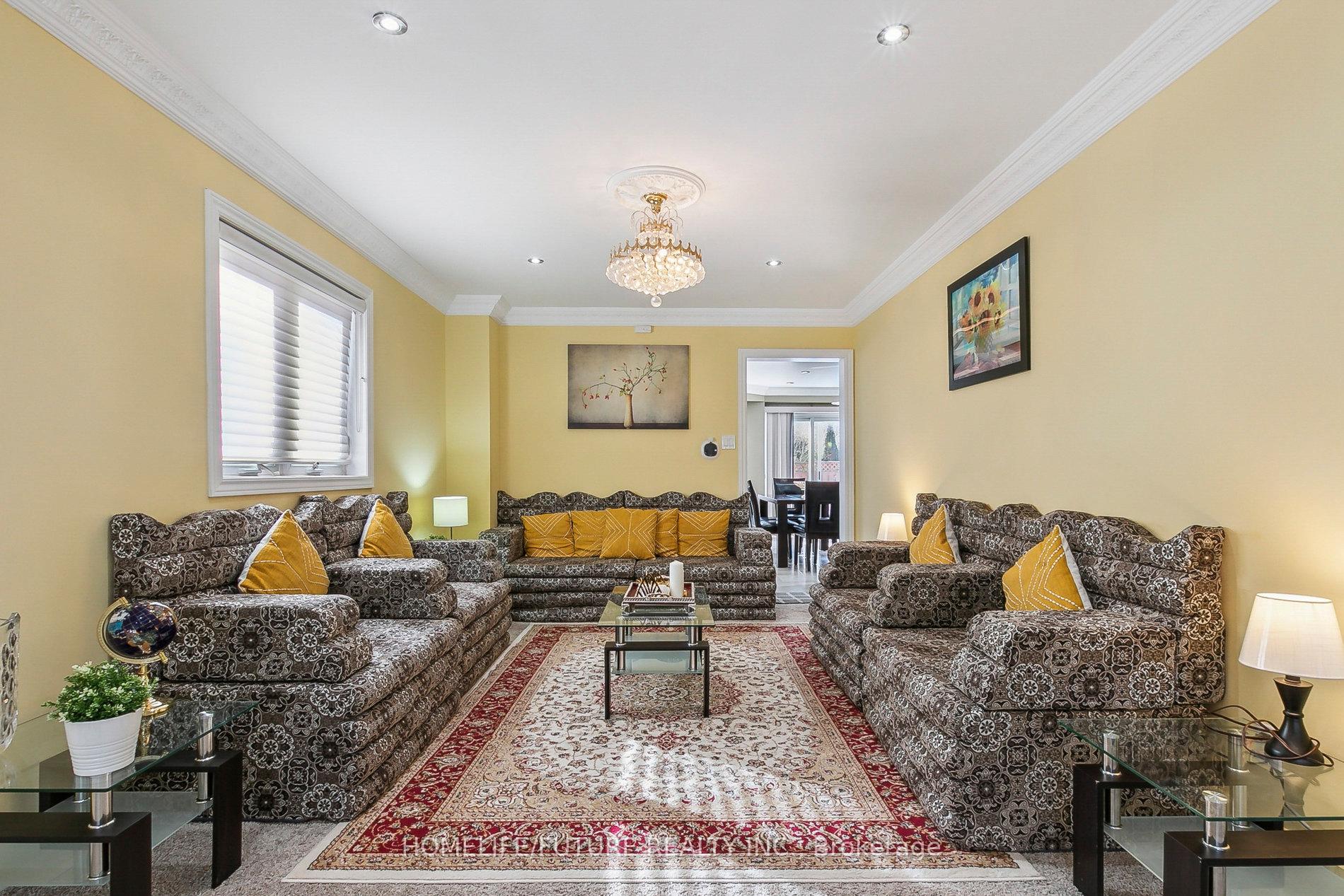 Photo 10 of 44 Norman Ross Drive, Markham, Middlefield — HOMEH