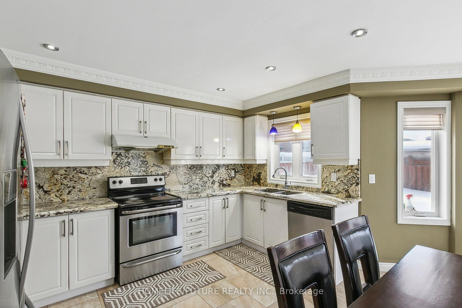 Photo 12 of 44 Norman Ross Drive, Markham, Middlefield — HOMEH