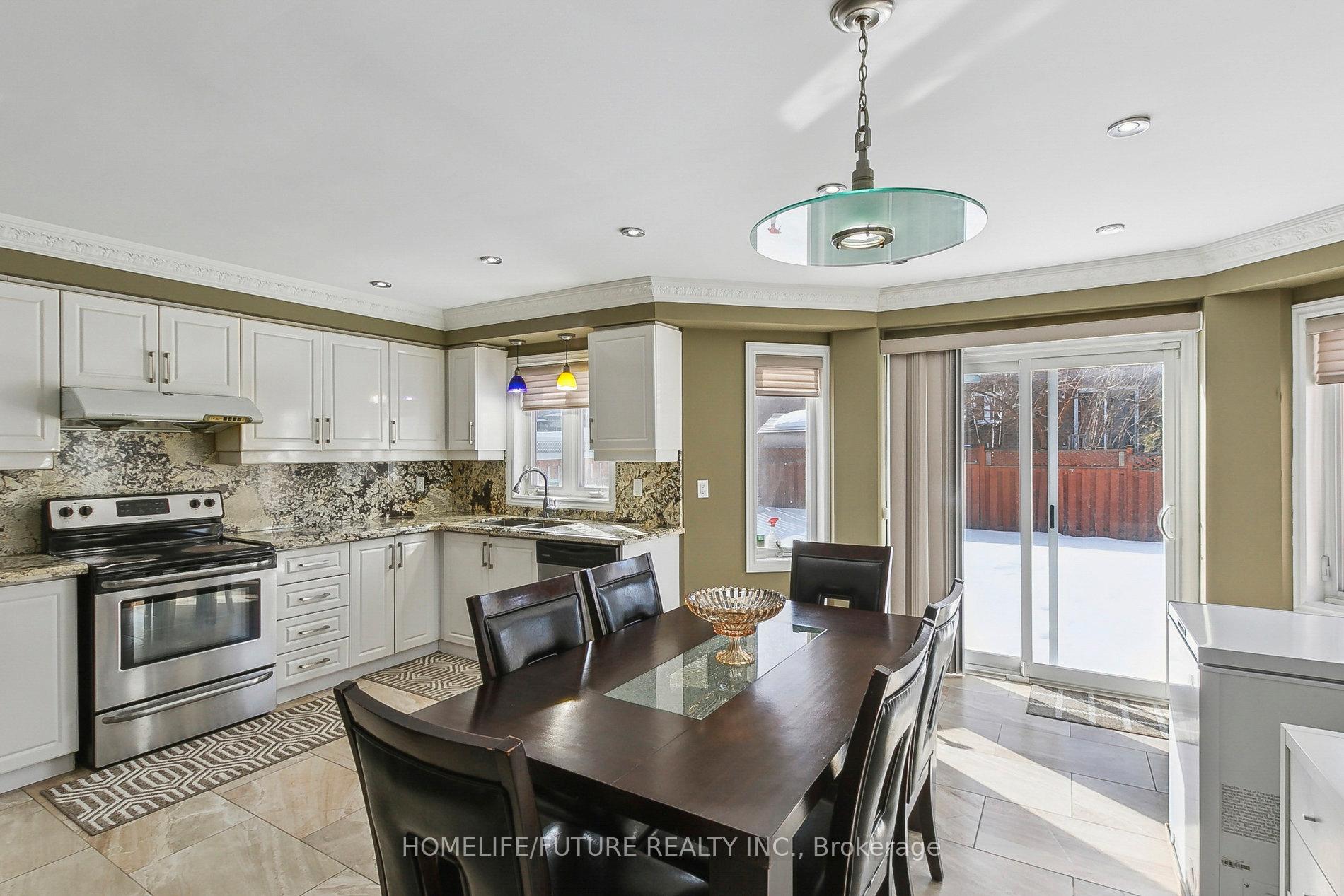 Photo 16 of 44 Norman Ross Drive, Markham, Middlefield — HOMEH