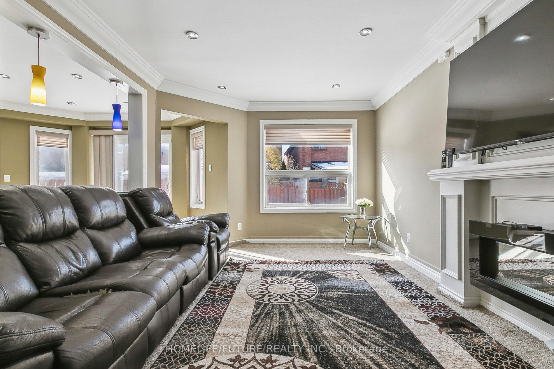 Photo 21 of 44 Norman Ross Drive, Markham, Middlefield — HOMEH