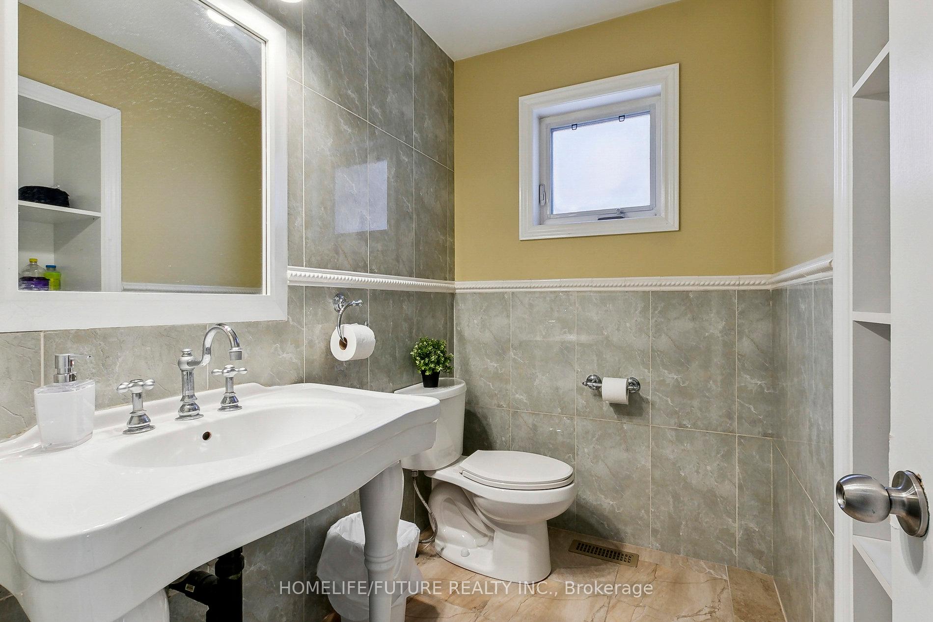 Photo 23 of 44 Norman Ross Drive, Markham, Middlefield — HOMEH