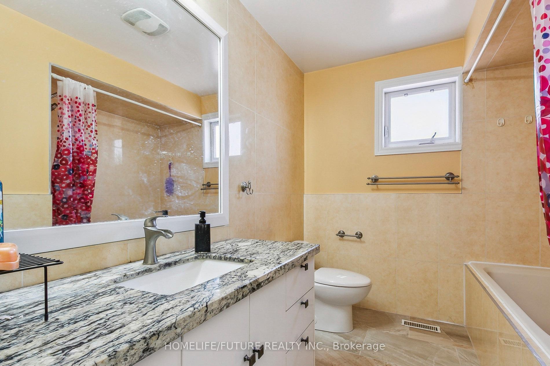 Photo 36 of 44 Norman Ross Drive, Markham, Middlefield — HOMEH