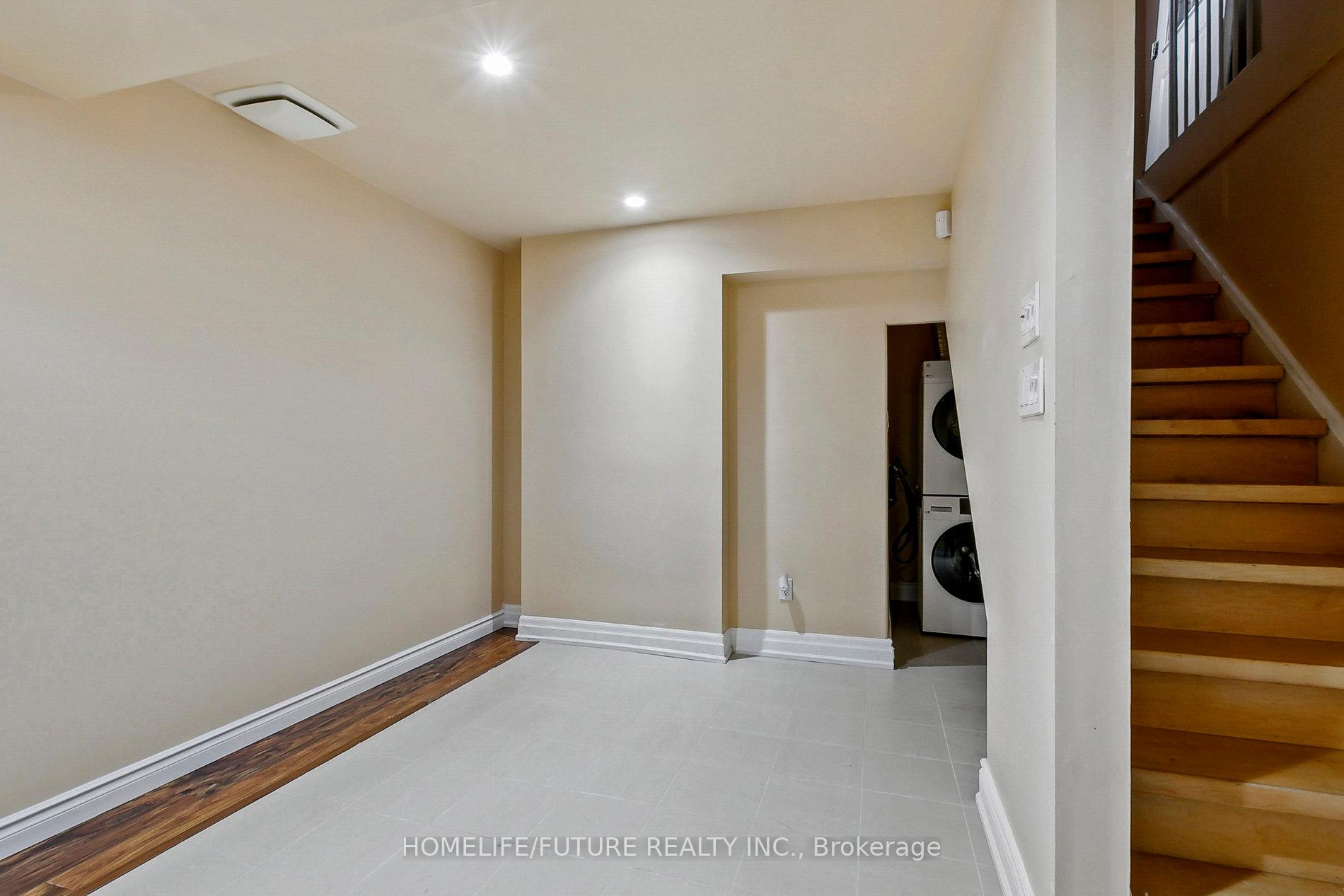 Photo 38 of 44 Norman Ross Drive, Markham, Middlefield — HOMEH