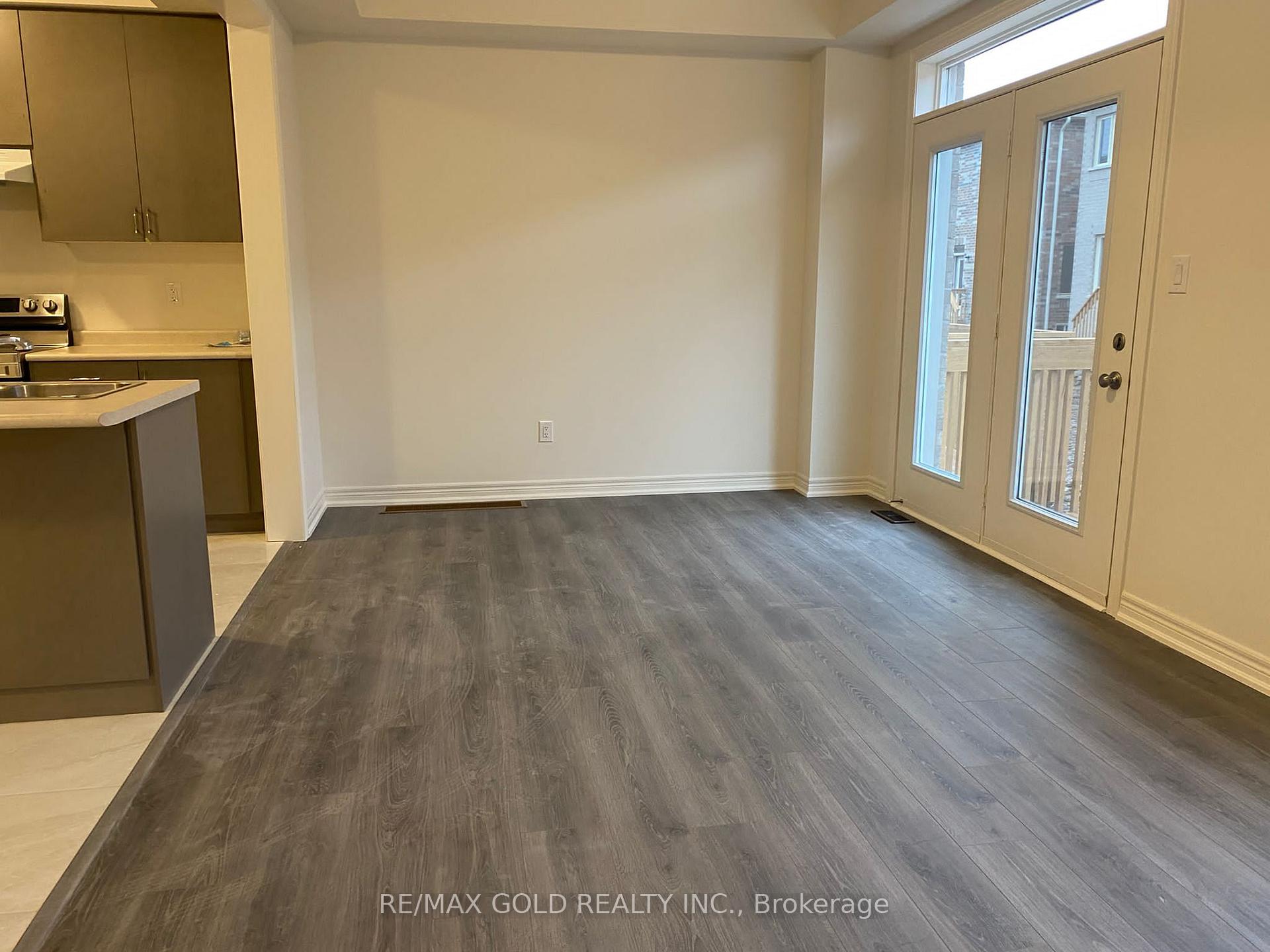 Photo 3 of 27 Great Falls Boulevard, Hamilton, Waterdown — HOMEH