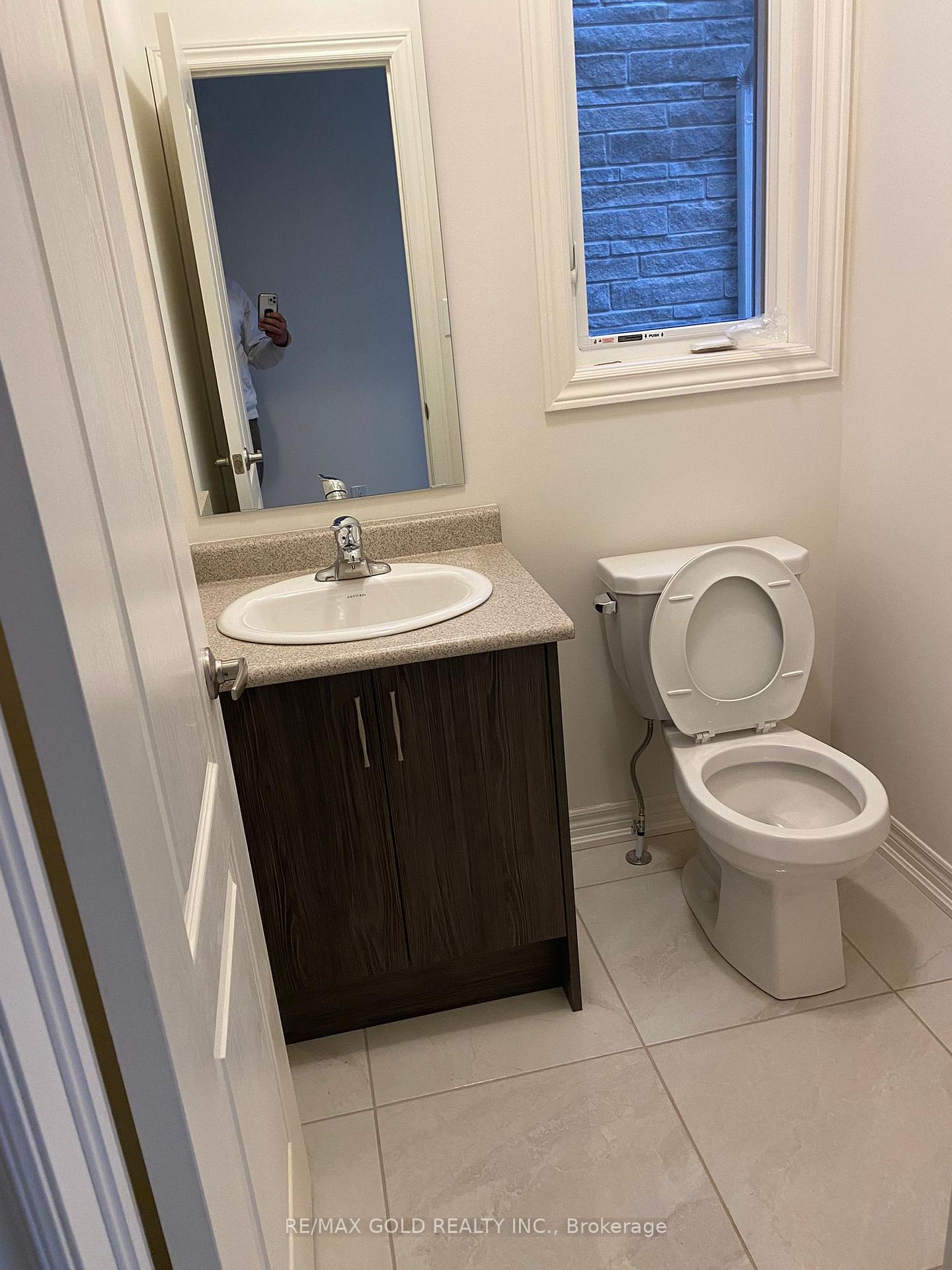 Photo 7 of 27 Great Falls Boulevard, Hamilton, Waterdown — HOMEH