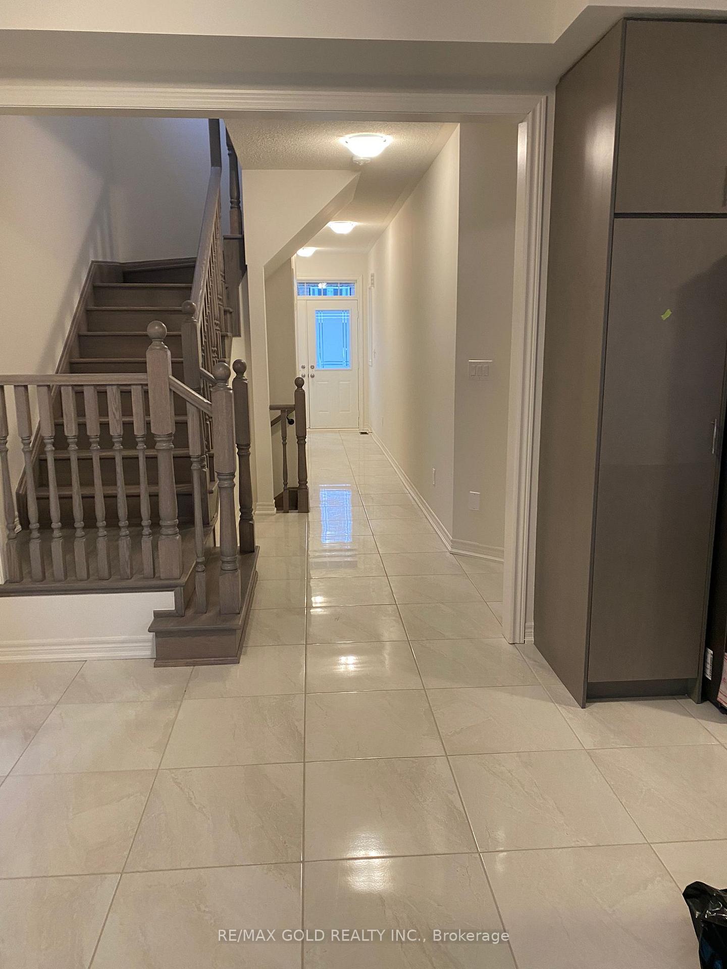 Photo 8 of 27 Great Falls Boulevard, Hamilton, Waterdown — HOMEH