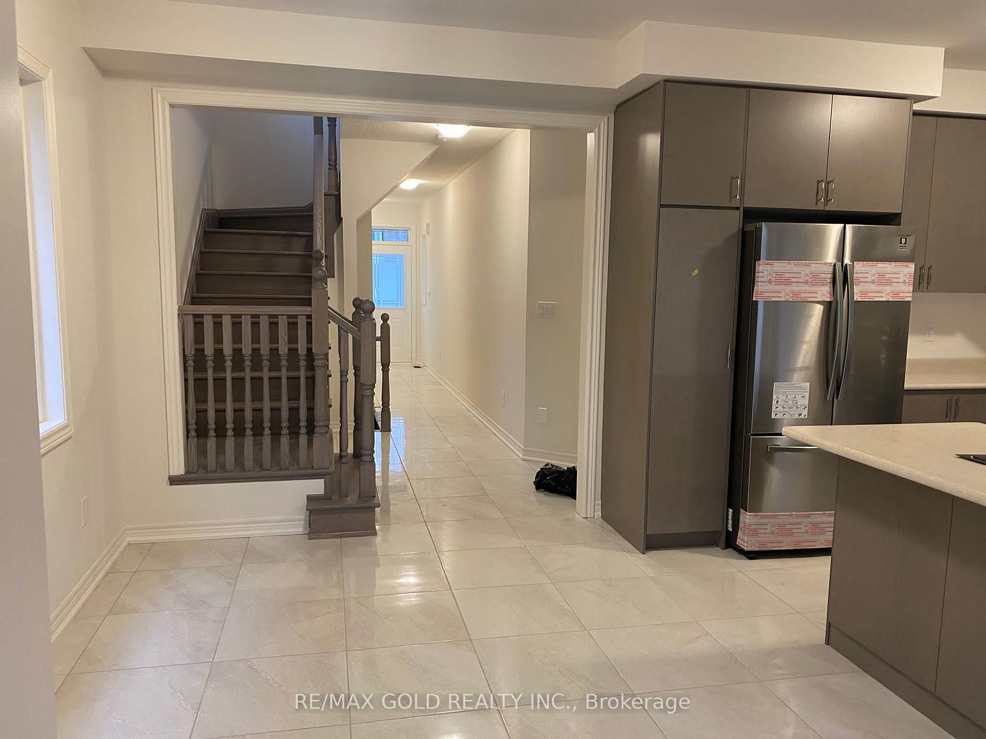 Photo 10 of 27 Great Falls Boulevard, Hamilton, Waterdown — HOMEH