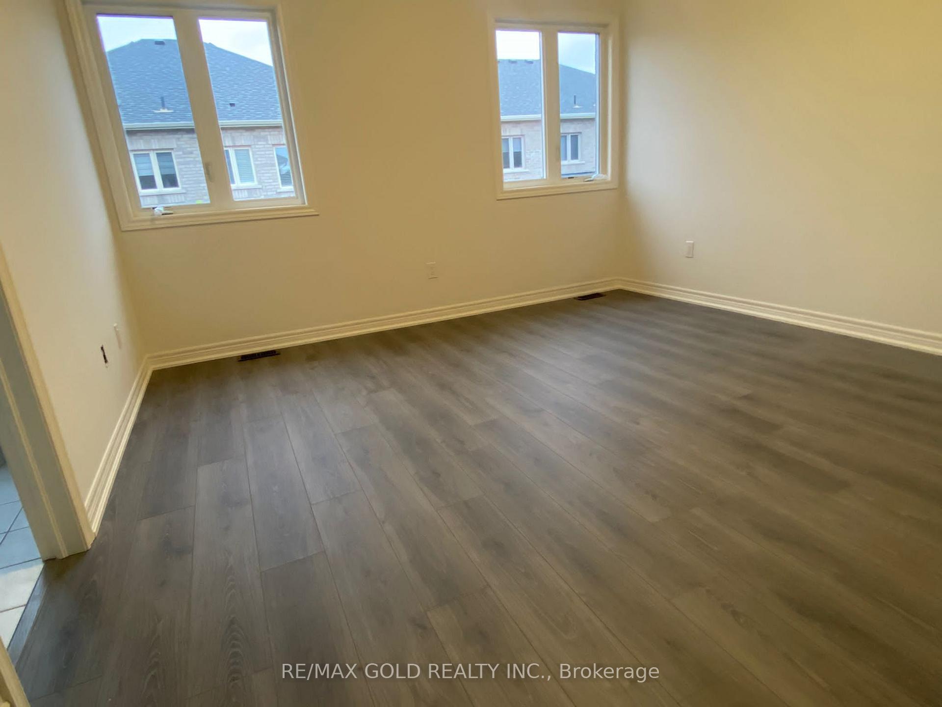 Photo 11 of 27 Great Falls Boulevard, Hamilton, Waterdown — HOMEH