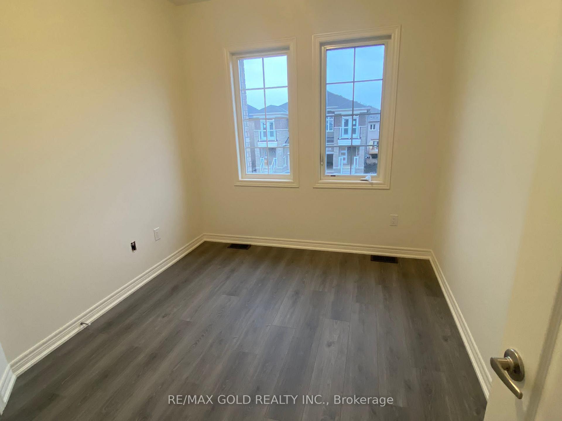 Photo 14 of 27 Great Falls Boulevard, Hamilton, Waterdown — HOMEH