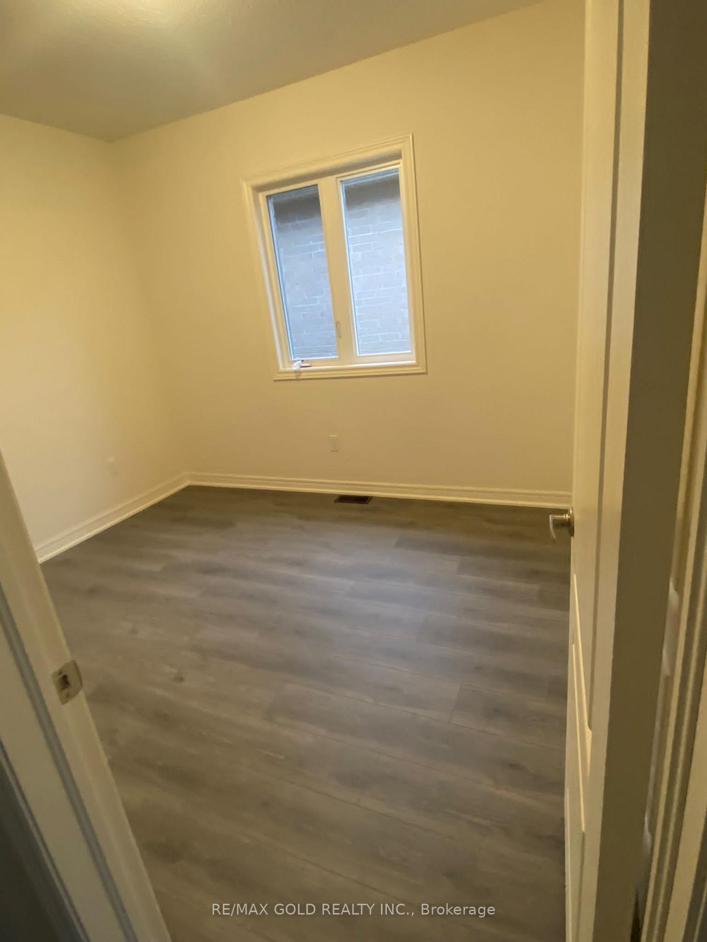 Photo 16 of 27 Great Falls Boulevard, Hamilton, Waterdown — HOMEH
