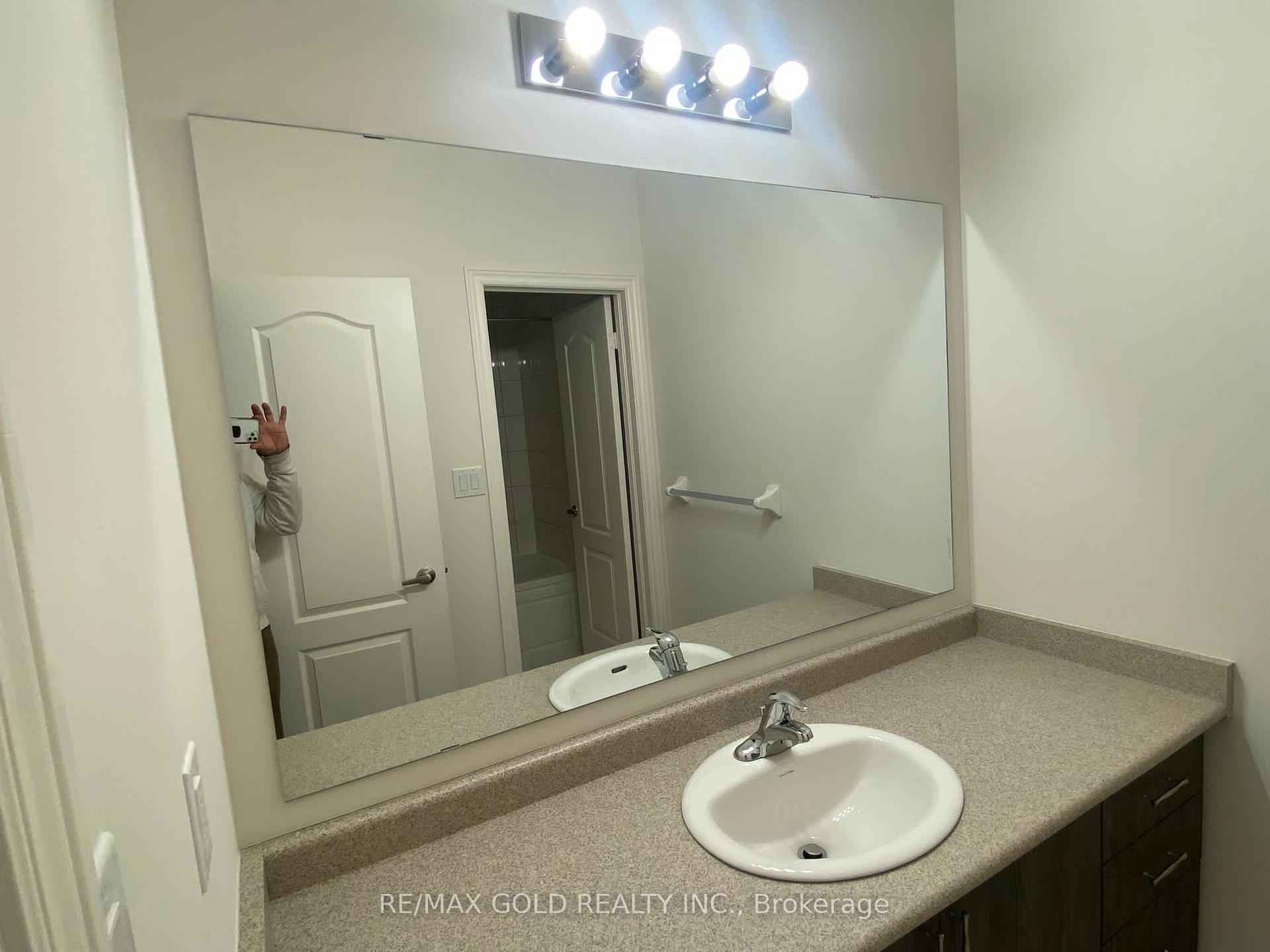 Photo 17 of 27 Great Falls Boulevard, Hamilton, Waterdown — HOMEH