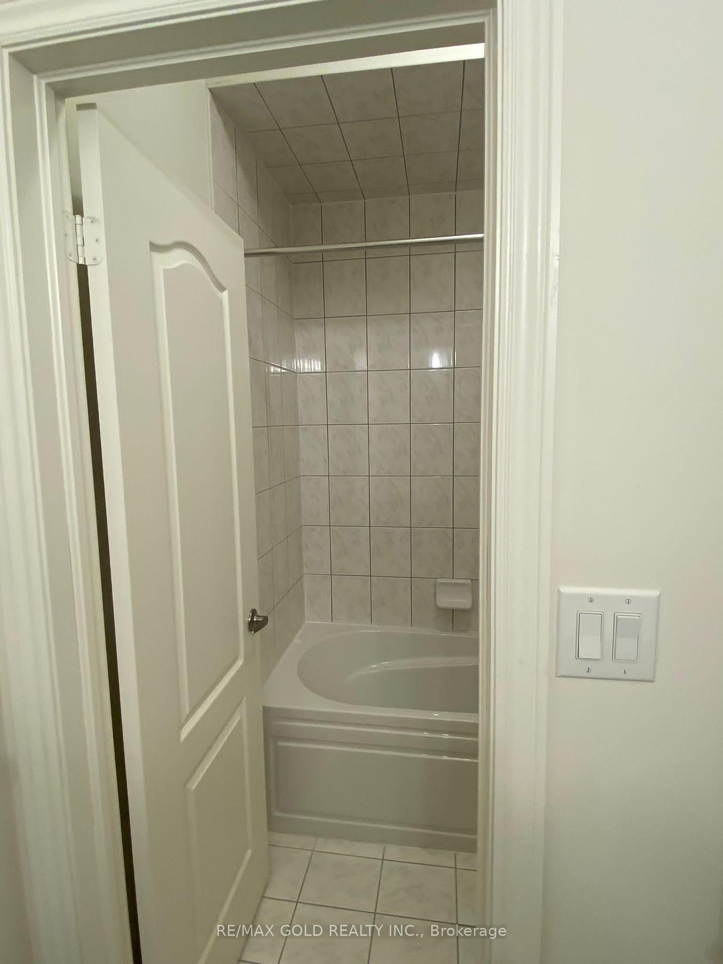 Photo 18 of 27 Great Falls Boulevard, Hamilton, Waterdown — HOMEH