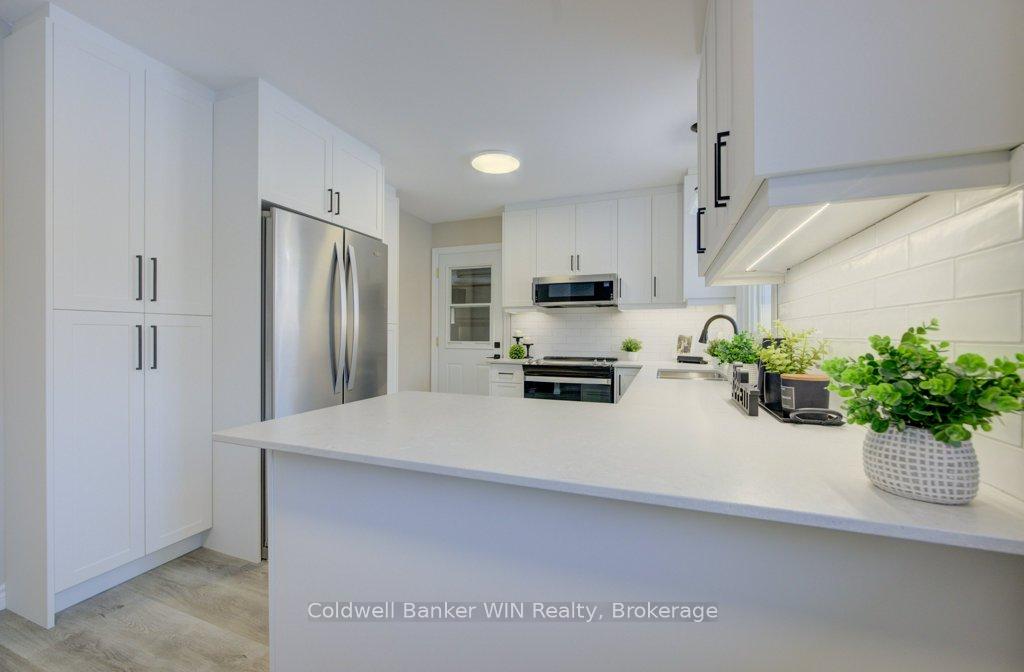 Photo 9 of 60 Gilmour Crescent, Kitchener — HOMEH