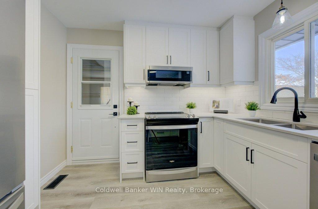 Photo 11 of 60 Gilmour Crescent, Kitchener — HOMEH