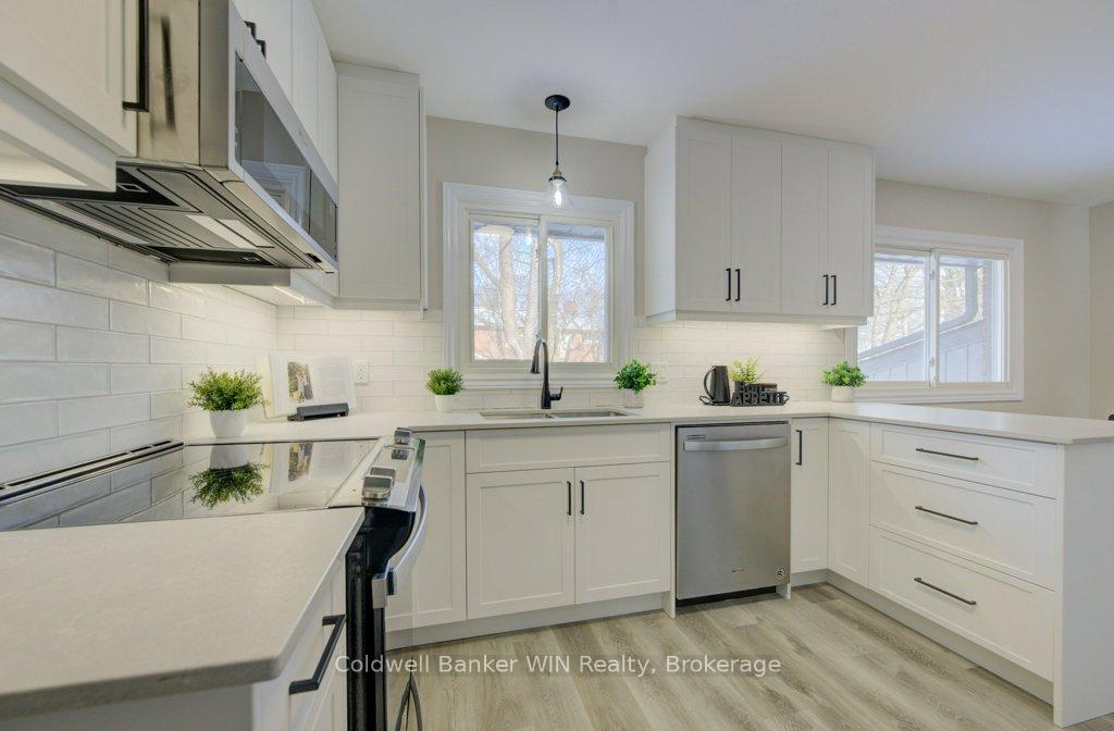 Photo 12 of 60 Gilmour Crescent, Kitchener — HOMEH