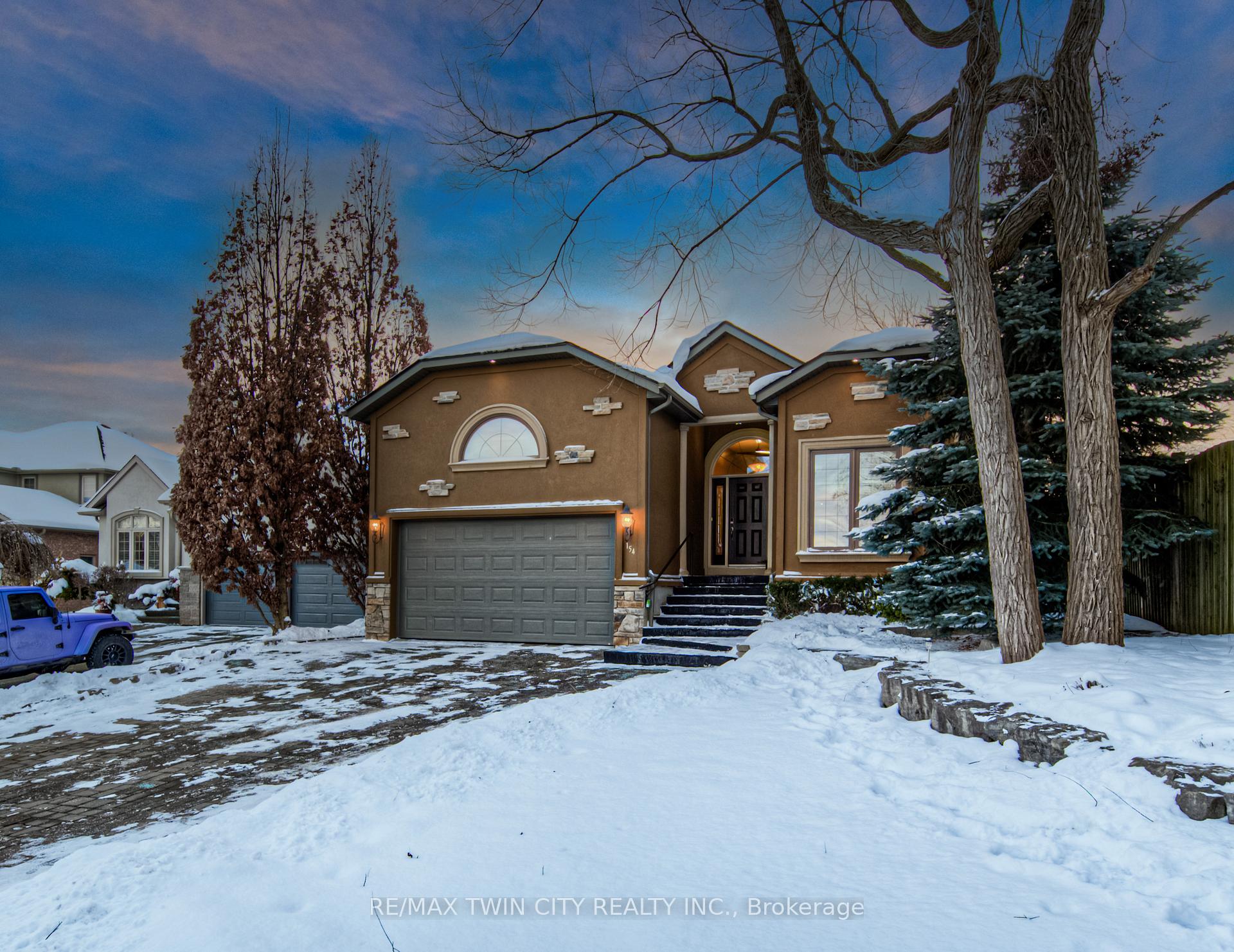 Photo 3 of 154 Forfar Avenue, Kitchener — HOMEH