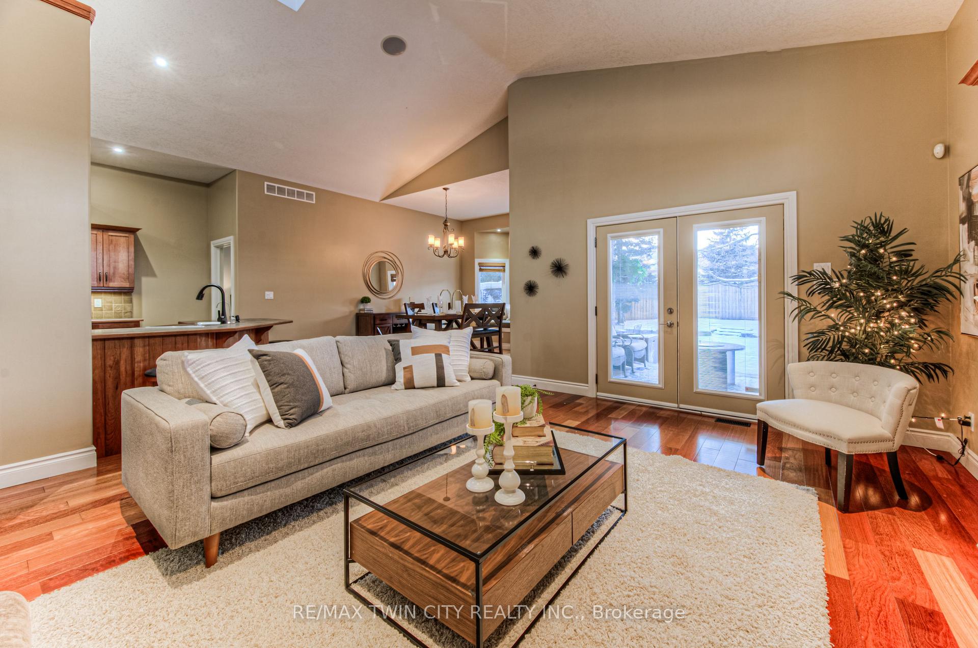 Photo 8 of 154 Forfar Avenue, Kitchener — HOMEH