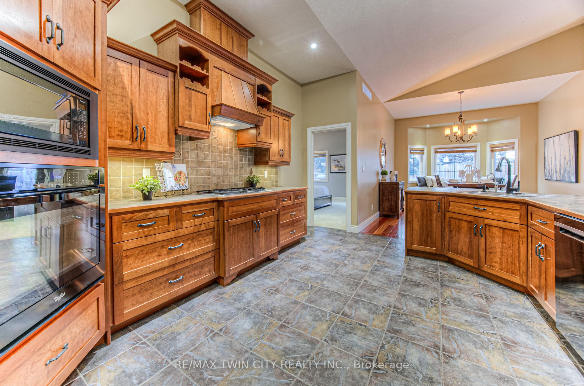 Photo 16 of 154 Forfar Avenue, Kitchener — HOMEH