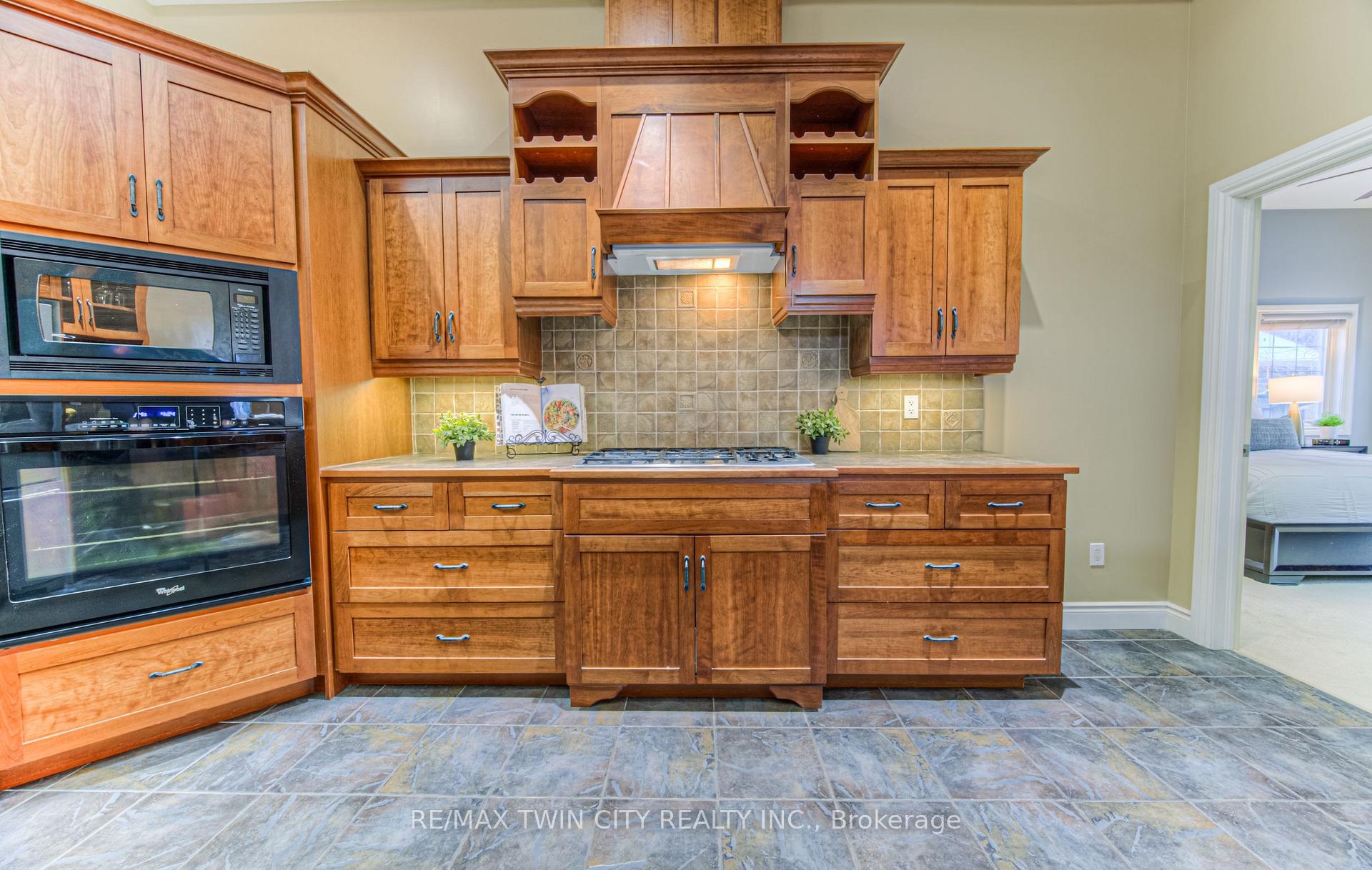 Photo 18 of 154 Forfar Avenue, Kitchener — HOMEH