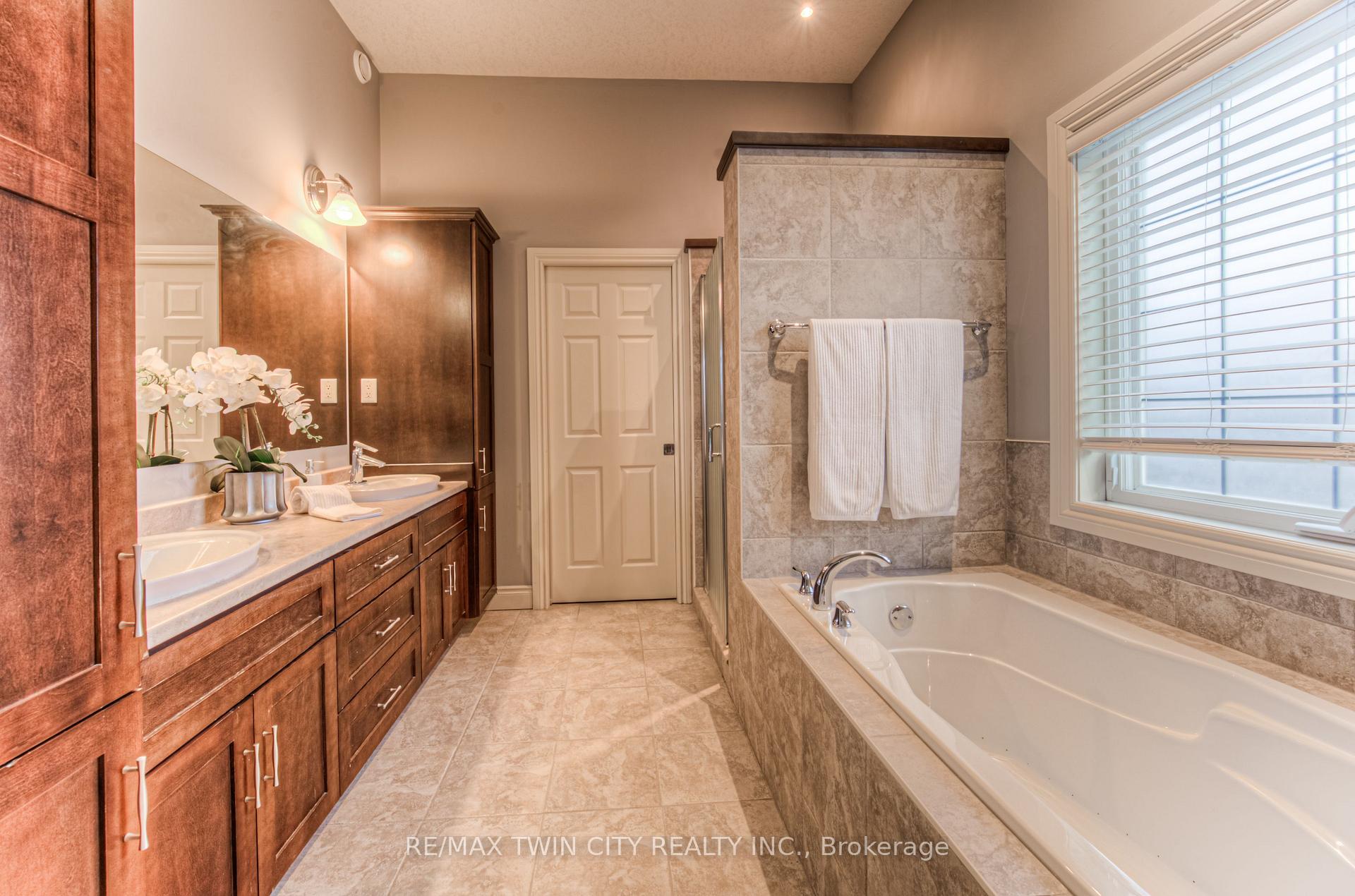 Photo 21 of 154 Forfar Avenue, Kitchener — HOMEH