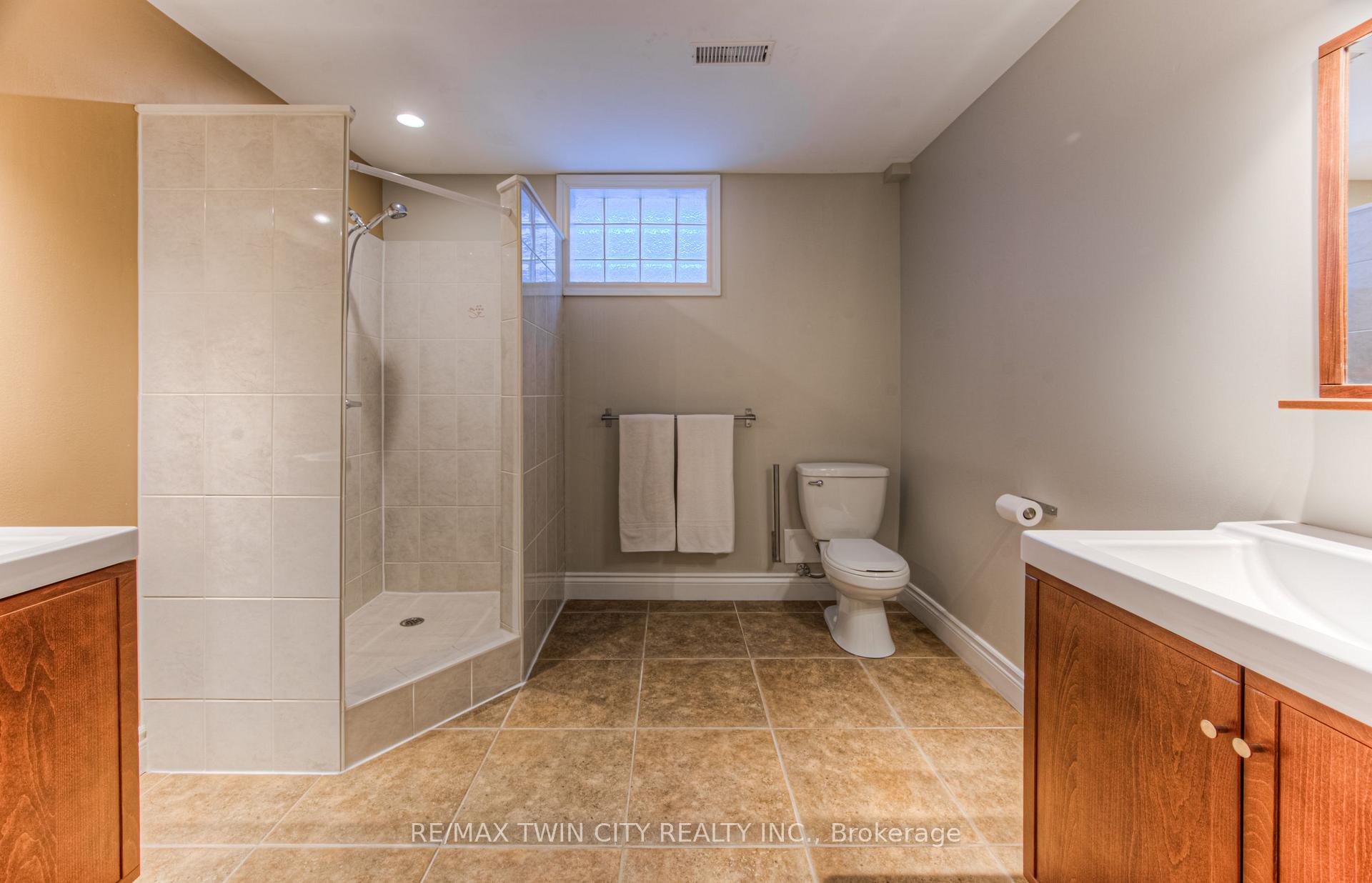 Photo 29 of 154 Forfar Avenue, Kitchener — HOMEH