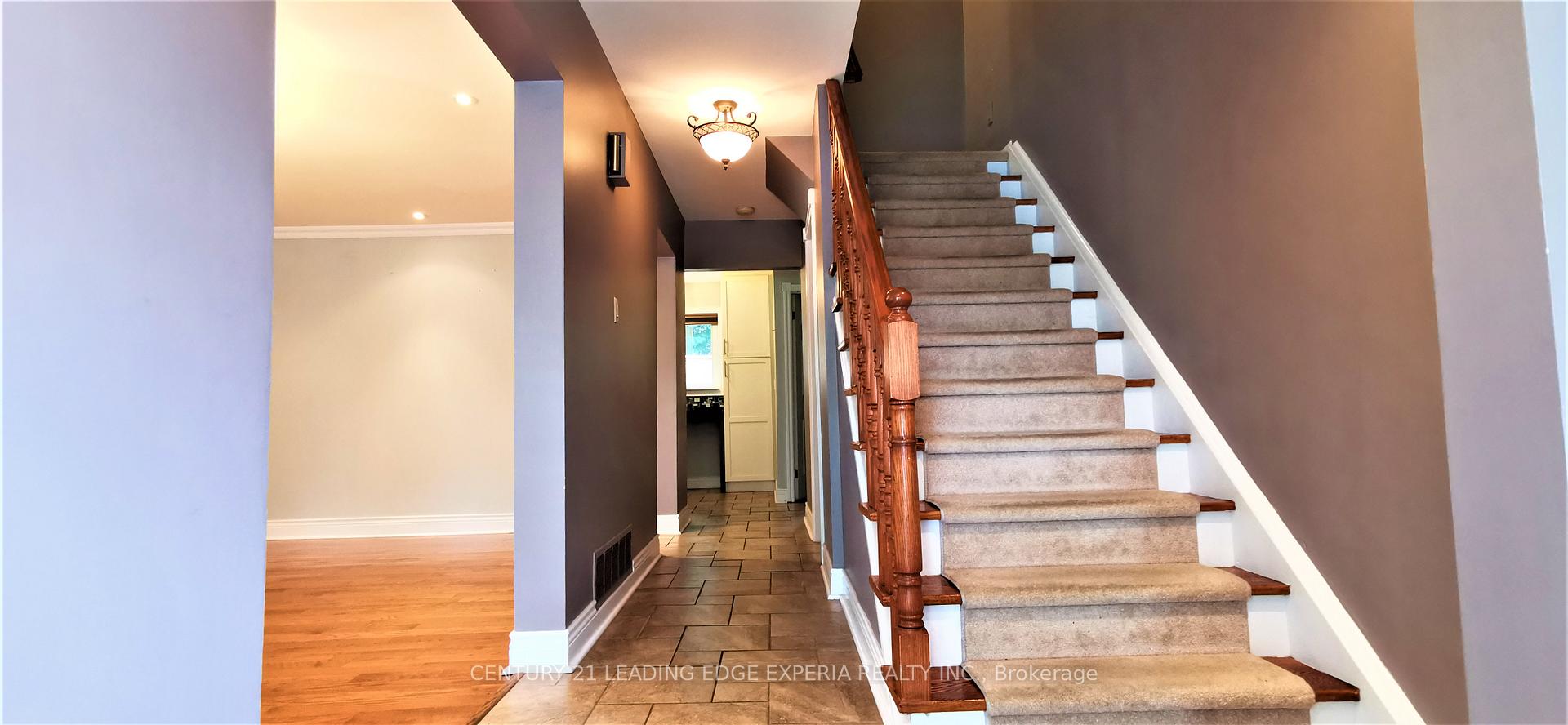 Photo 2 of 37 Sir Brandiles Place, Markham, Markham Village — HOMEH