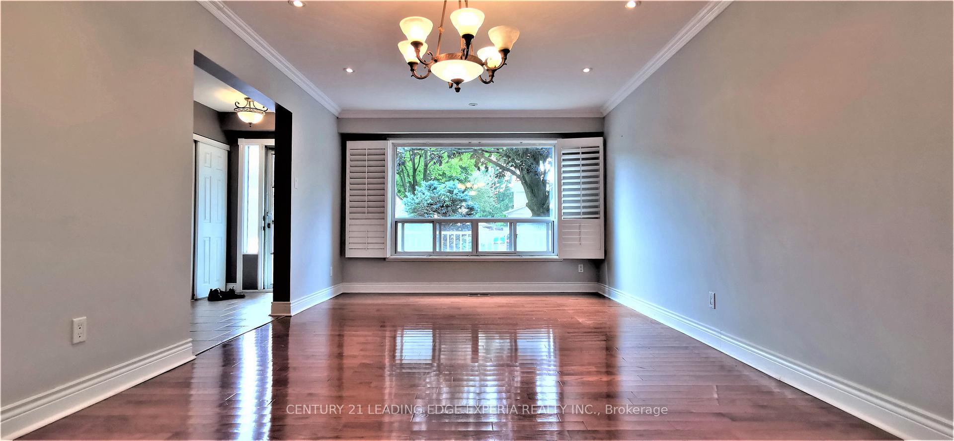 Photo 3 of 37 Sir Brandiles Place, Markham, Markham Village — HOMEH