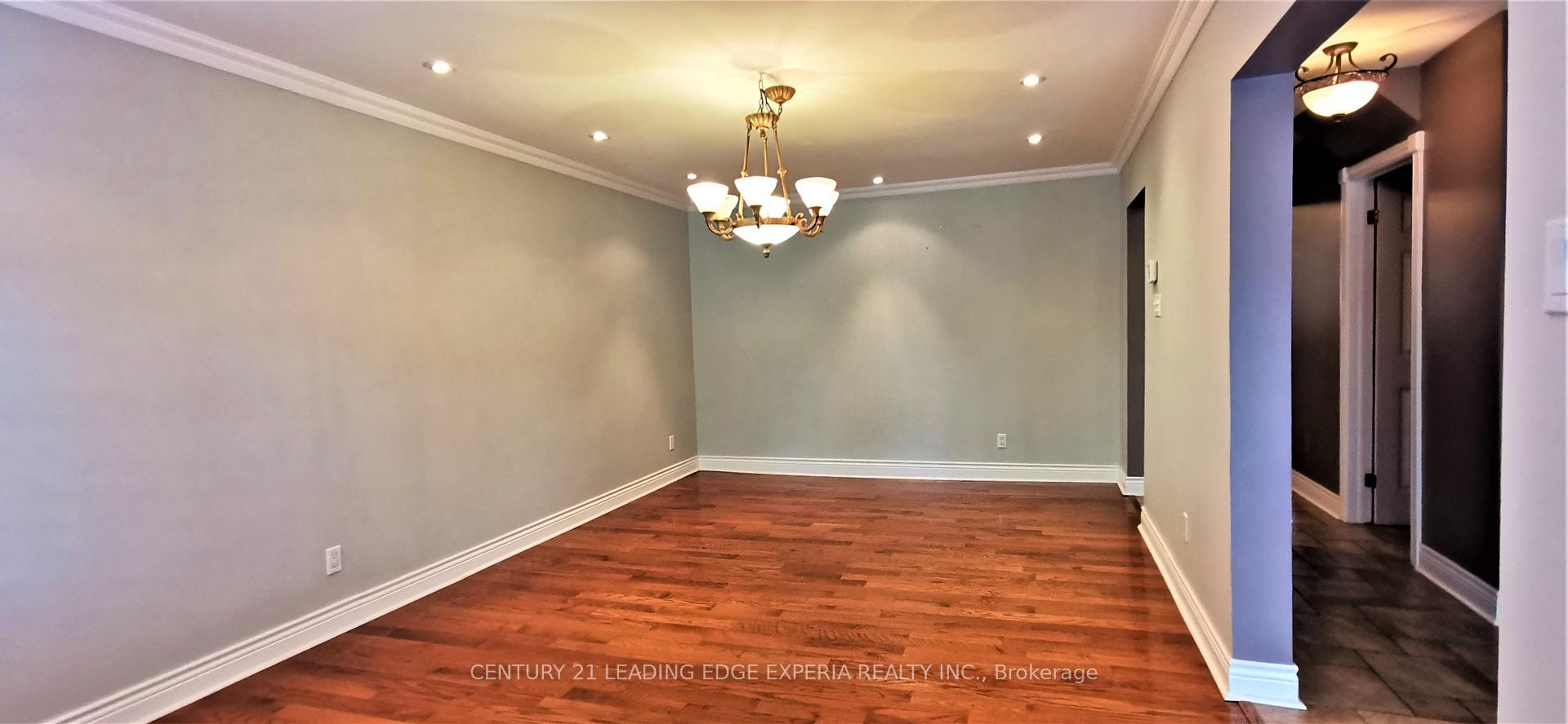 Photo 4 of 37 Sir Brandiles Place, Markham, Markham Village — HOMEH