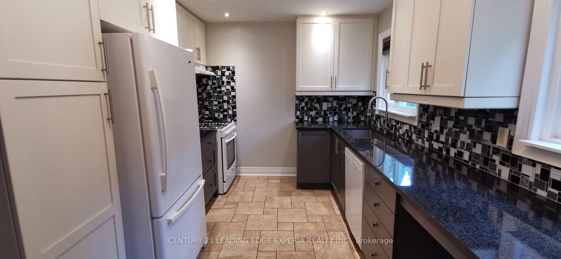 Photo 6 of 37 Sir Brandiles Place, Markham, Markham Village — HOMEH