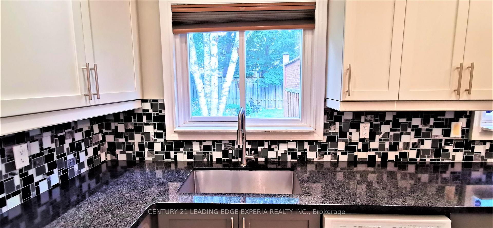 Photo 7 of 37 Sir Brandiles Place, Markham, Markham Village — HOMEH